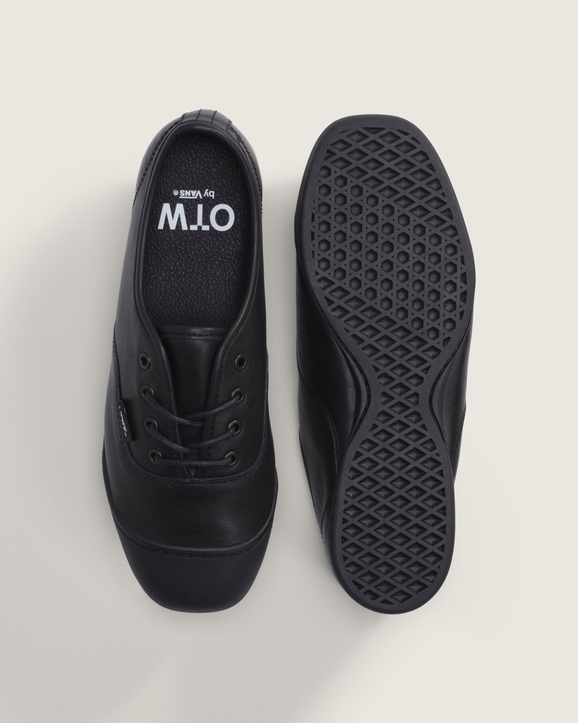 OTW Authentic Prima in Blackout | Vans