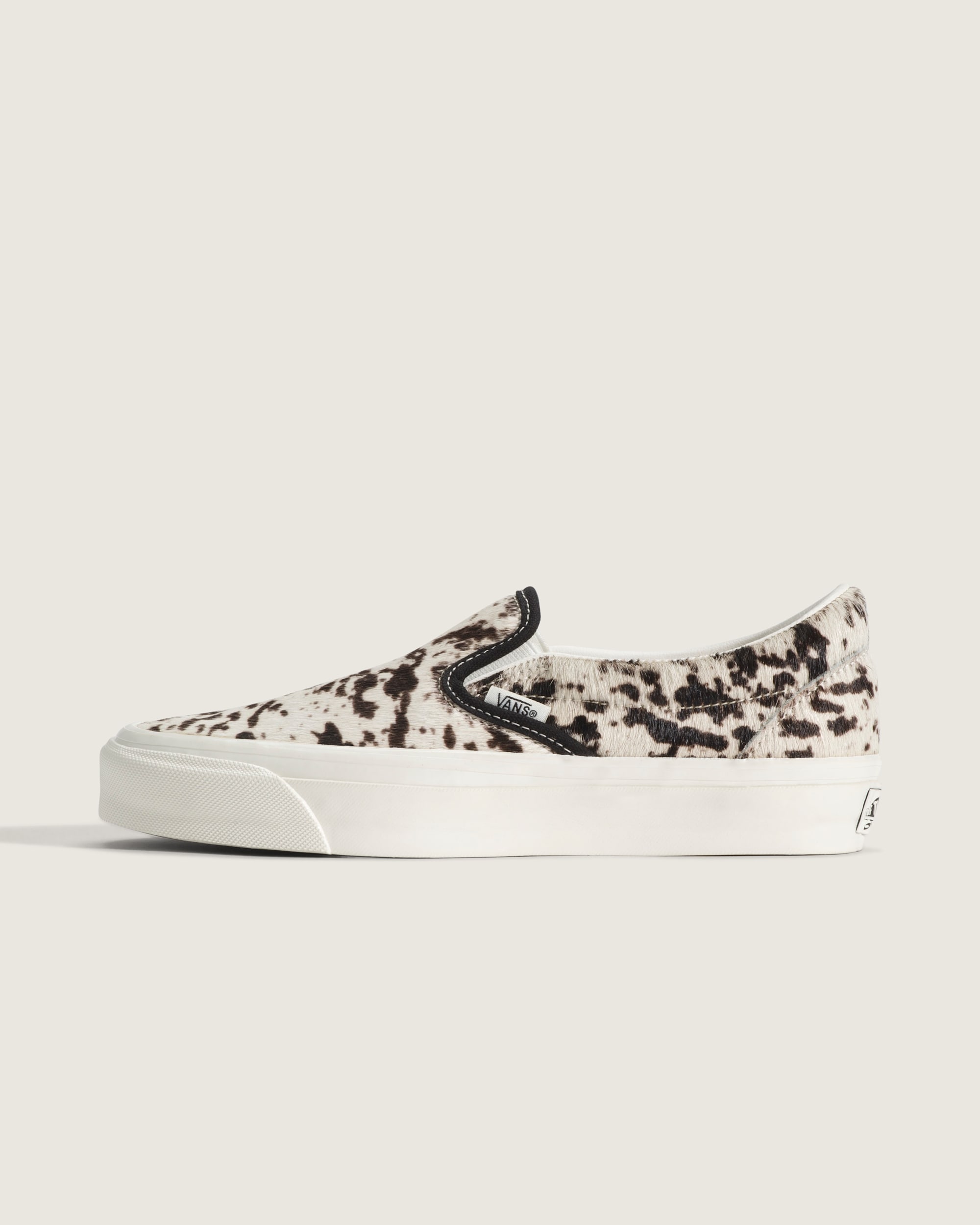 Premium Classic SlipOn Shoe VANS Black  White HERO