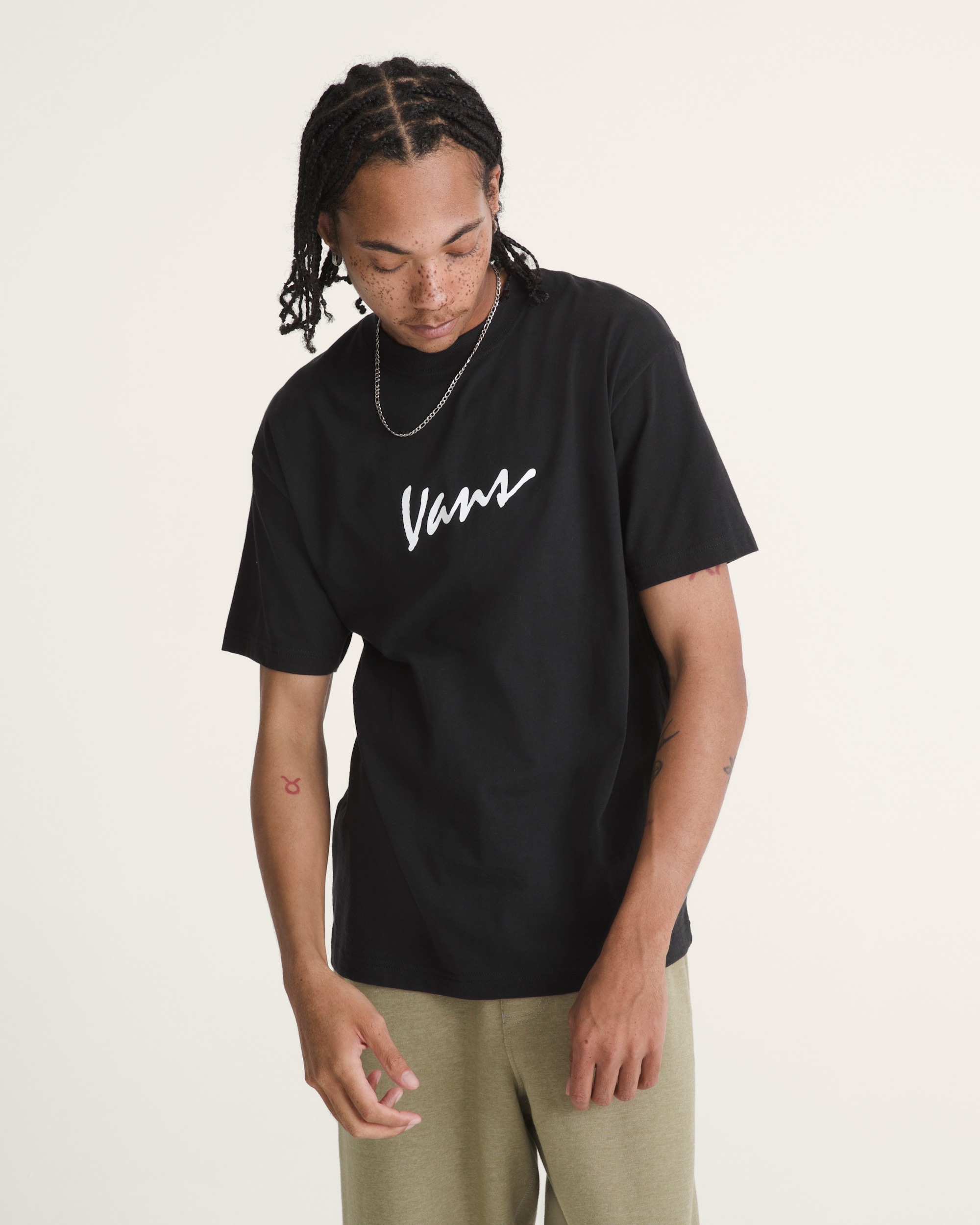 Classic Script TShirt VANS Black  White ALT2