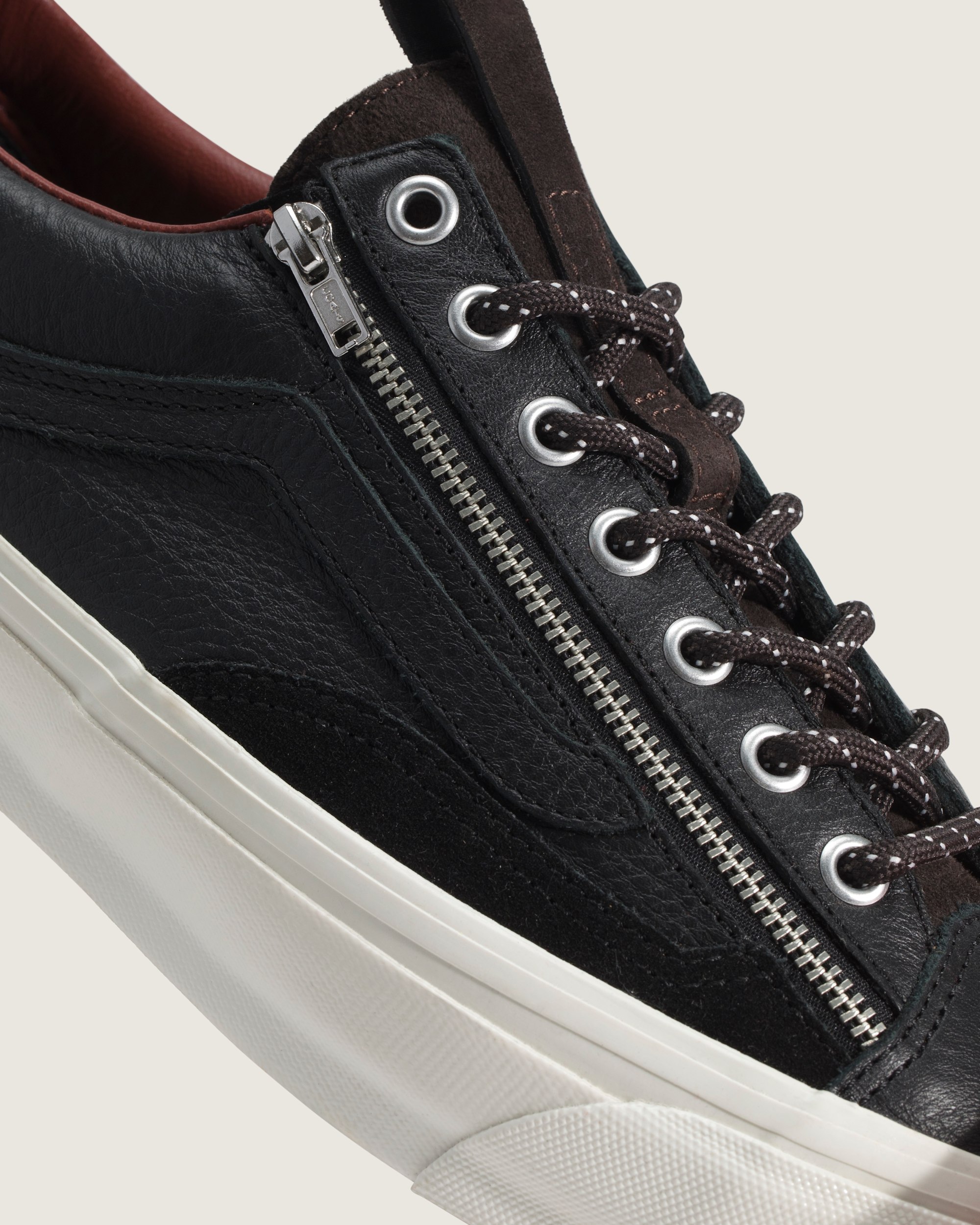 Premium Old Skool Zip Shoe VANS Black ALT4