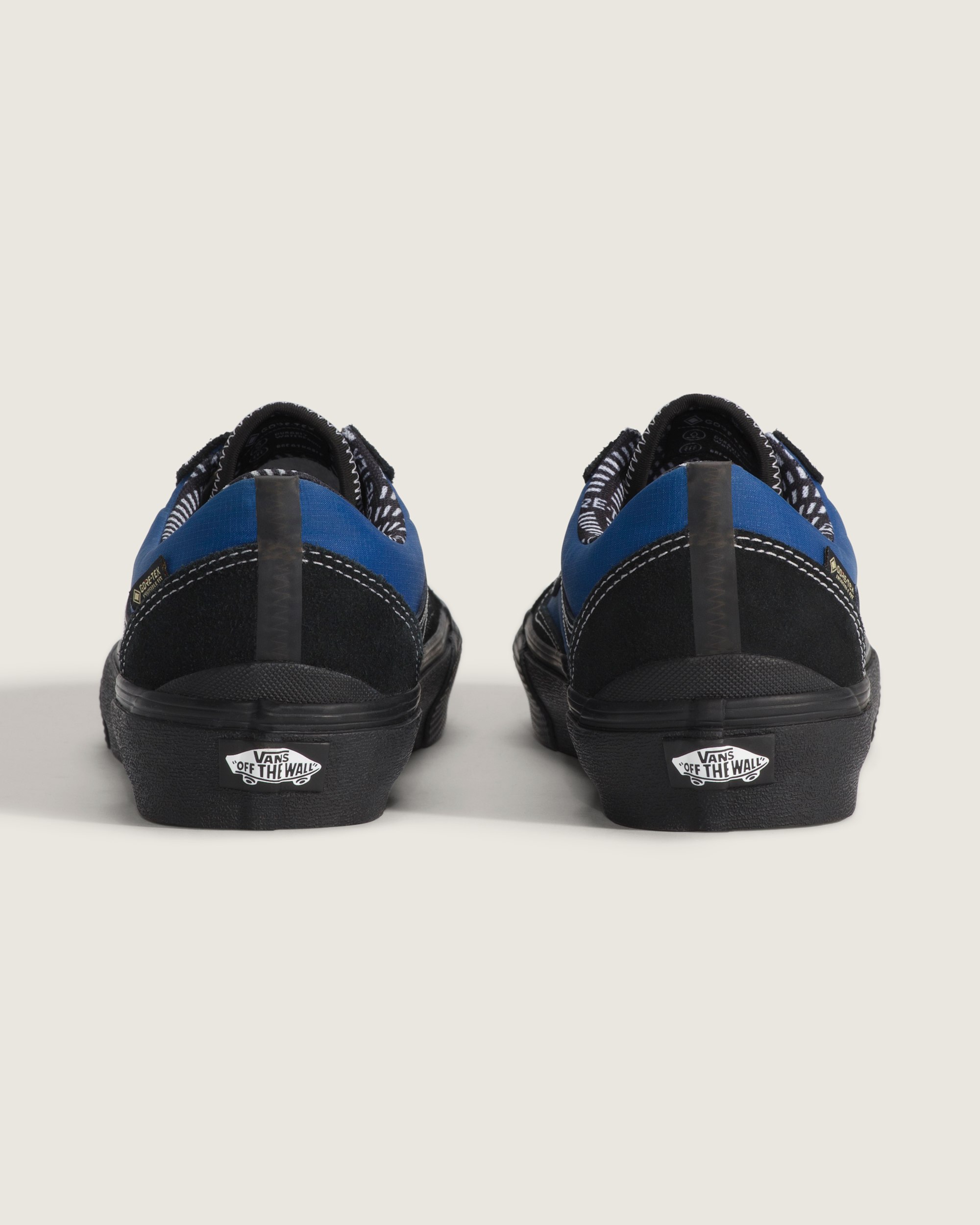 Old Skool GORE-TEX Shoe in Black / Blue | Vans