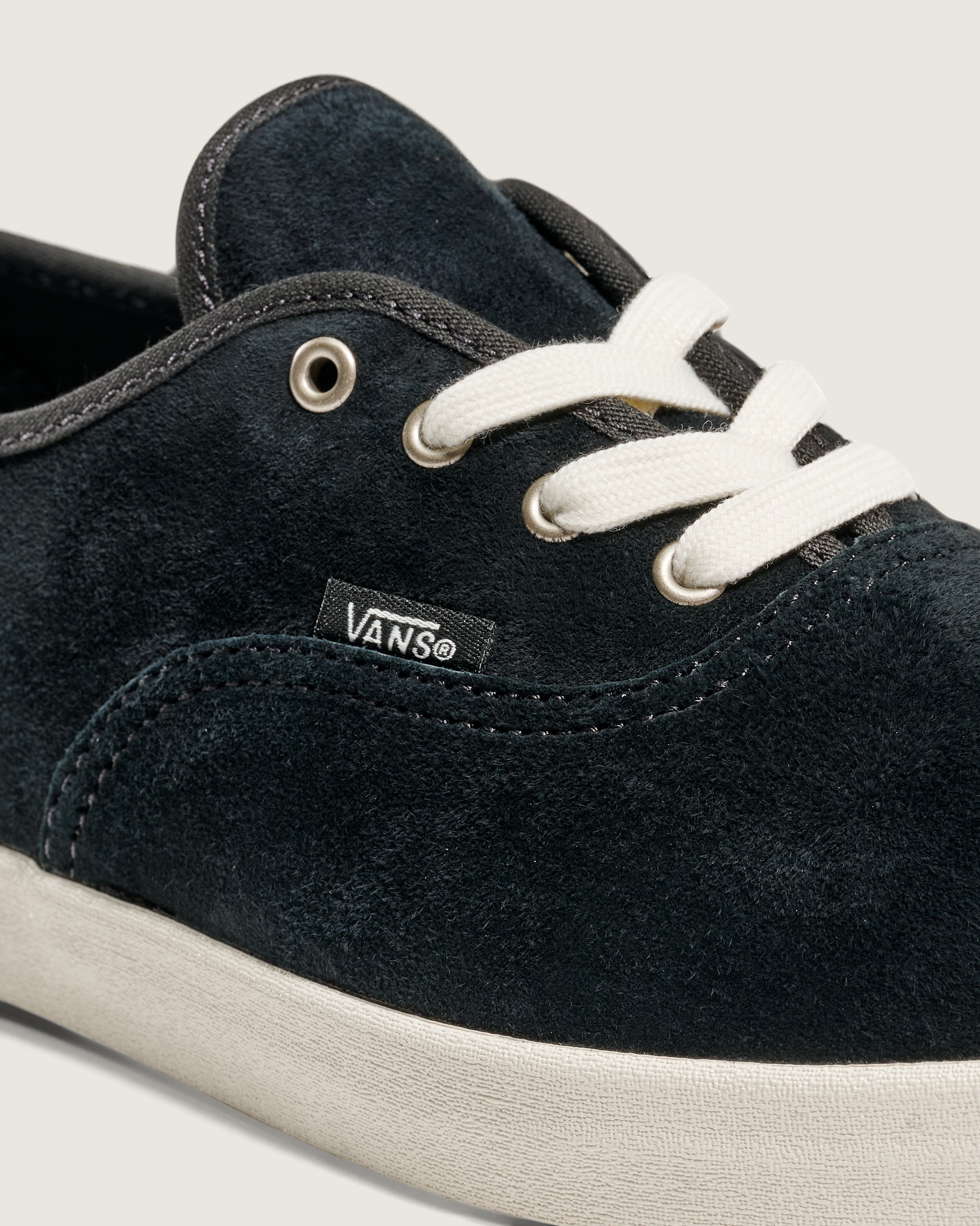 Authentic Almond Shoe VANS Black ALT4