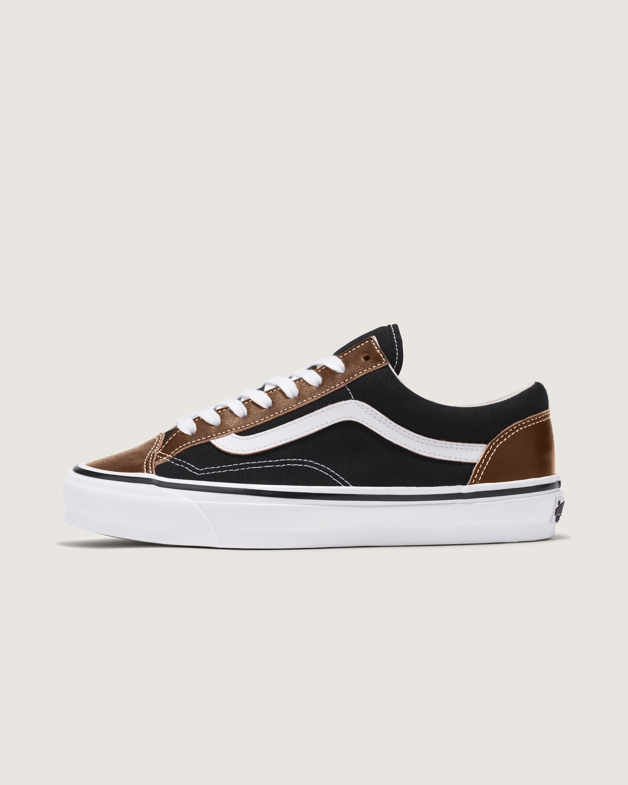 OTW Old Skool 36 Vibram en Black / White | Vans CA