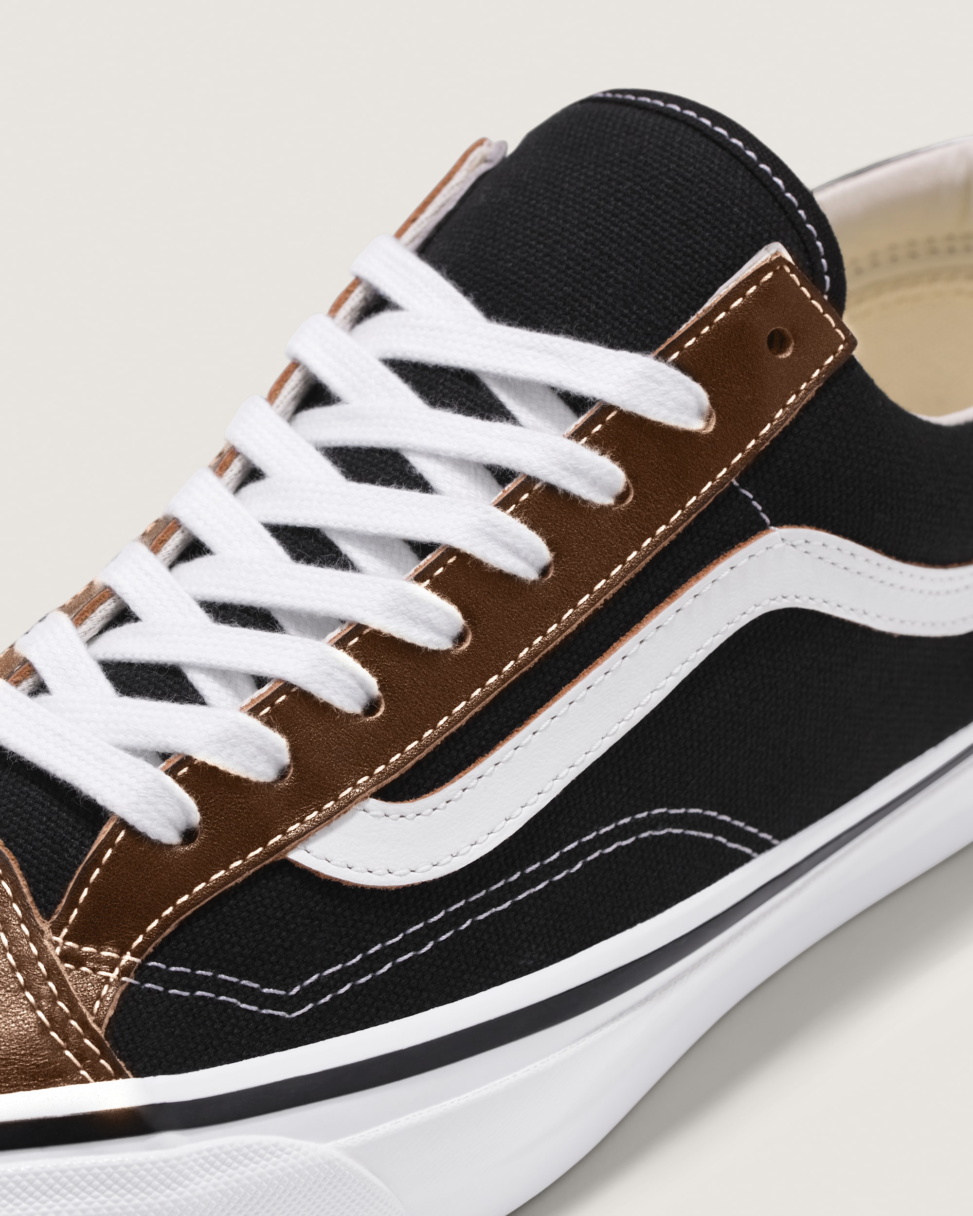 OTW Old Skool 36 Vibram in Black / White | Vans