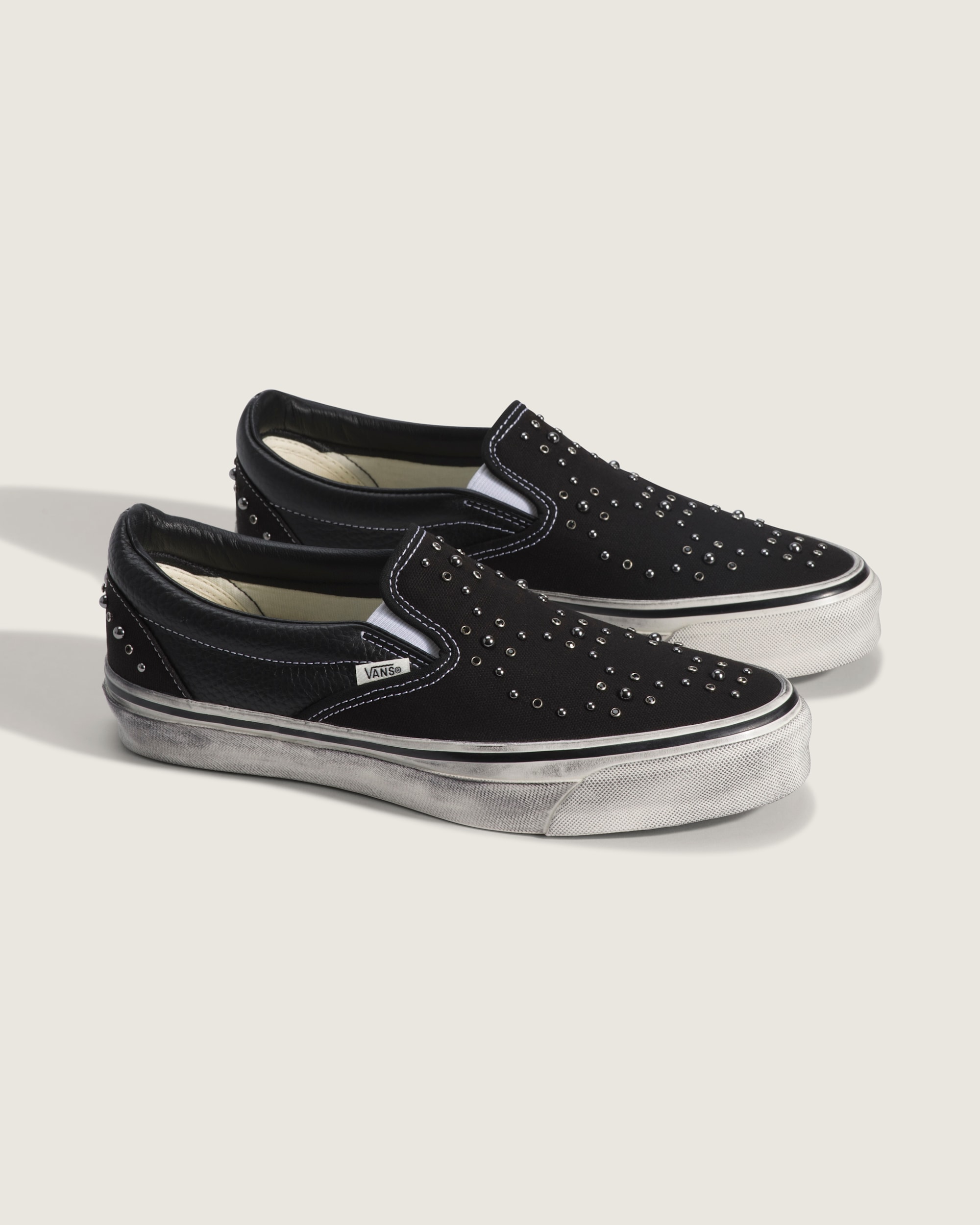 Premium Classic SlipOn Shoe VANS Blackout ALT1