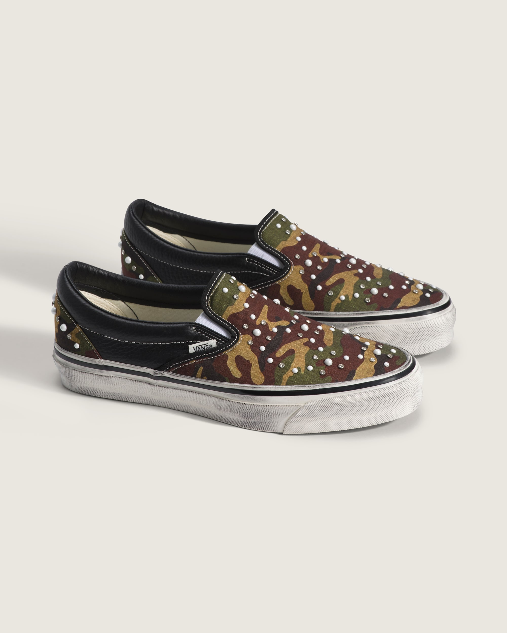 Premium Classic SlipOn Shoe VANS Camo Black ALT1