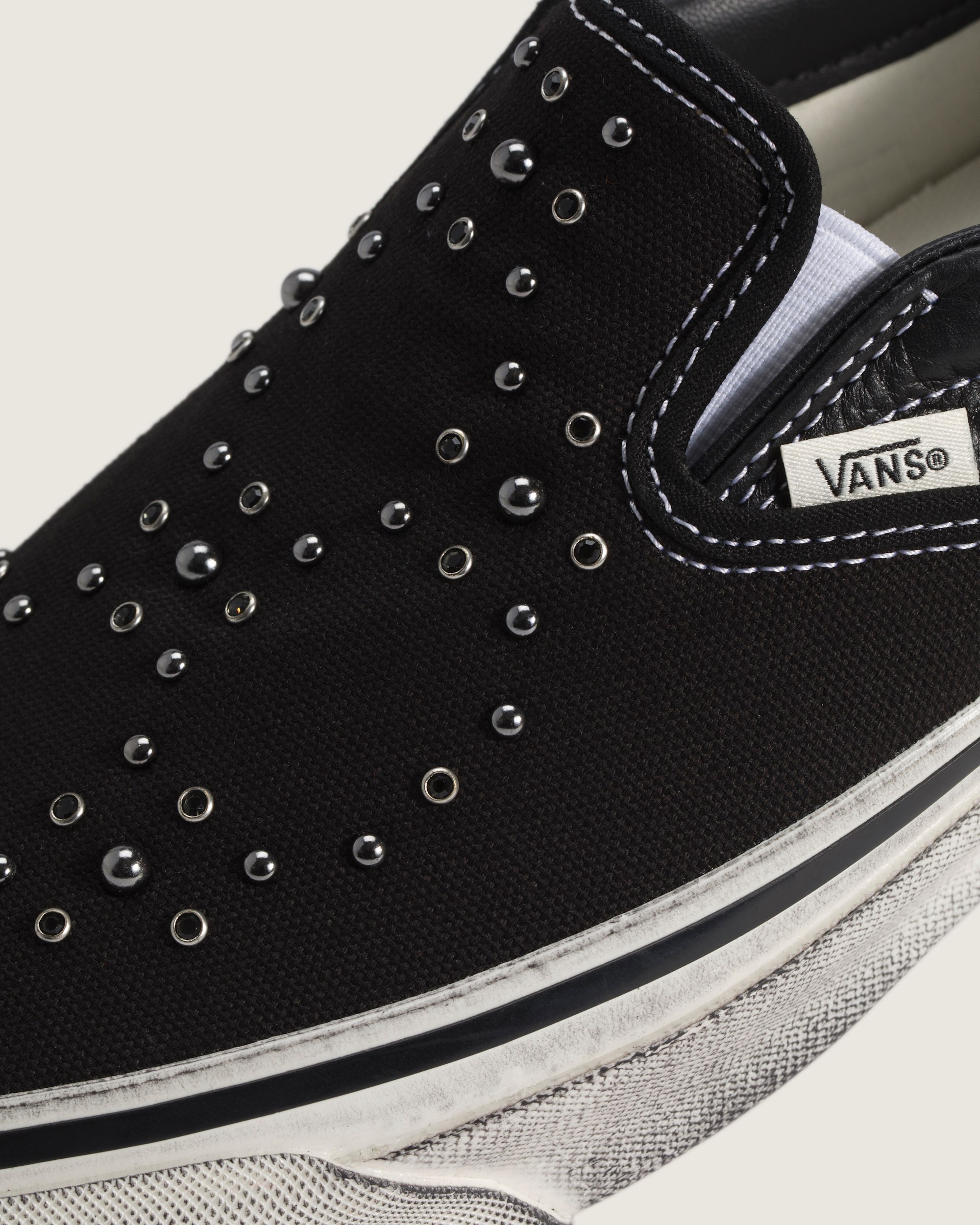 Premium Classic SlipOn Shoe VANS Blackout ALT4