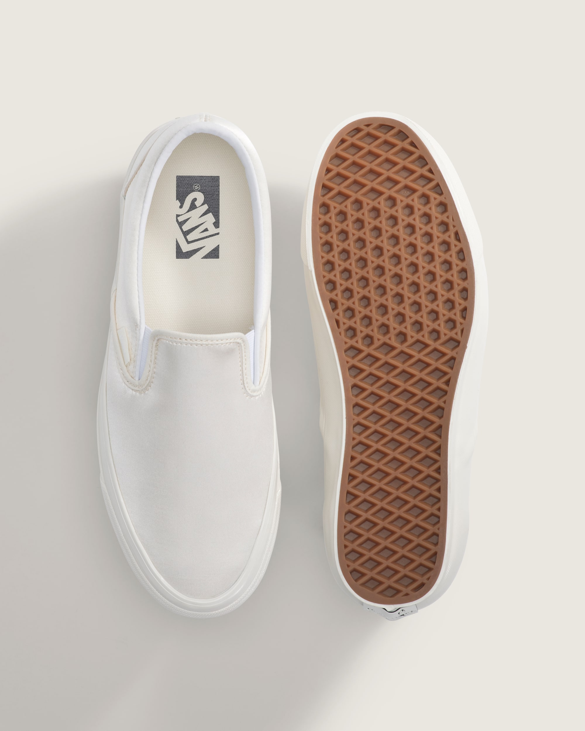 Premium Classic SlipOn Shoe VANS Egret White ALT2