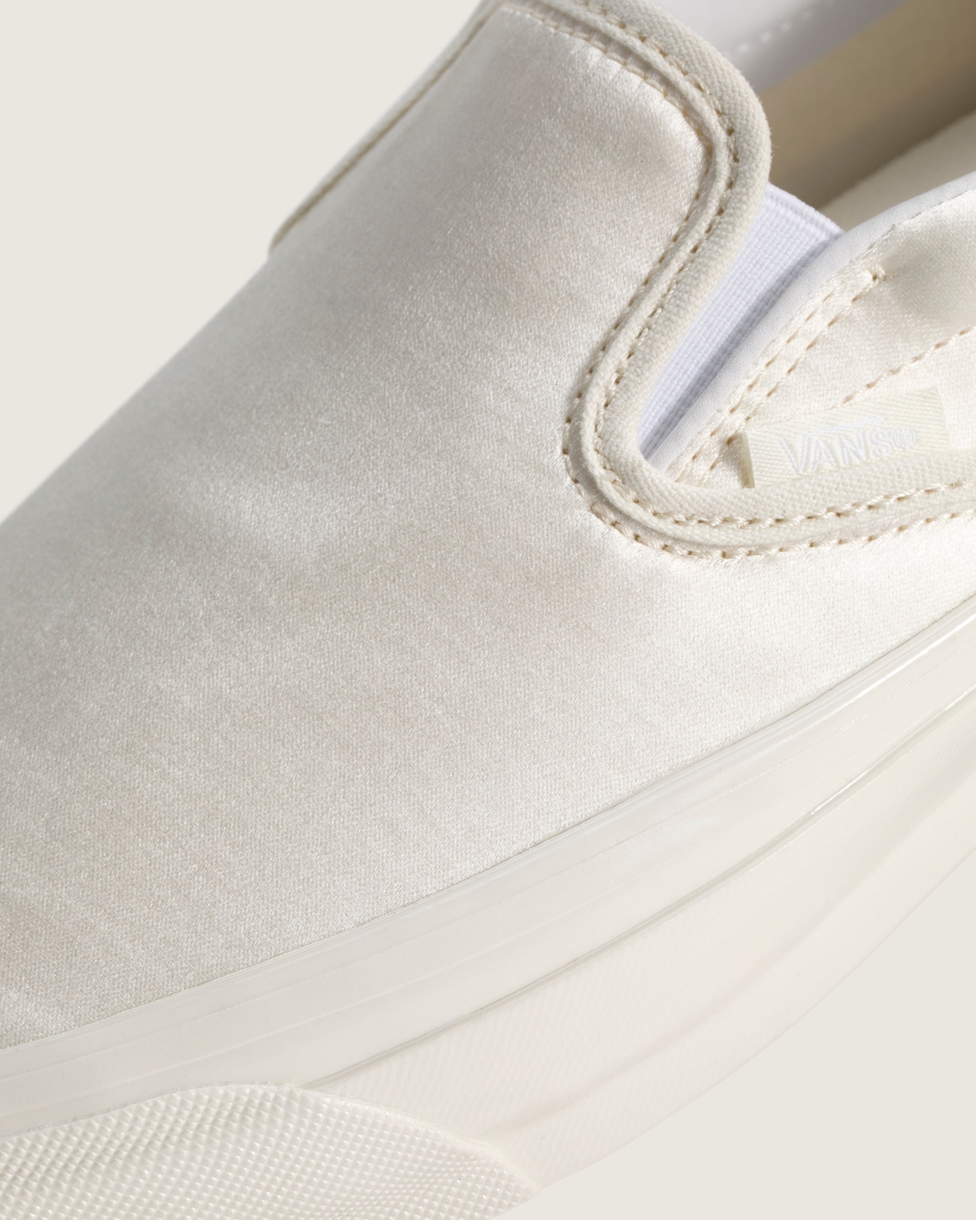 Premium Classic SlipOn Shoe VANS Egret White ALT4