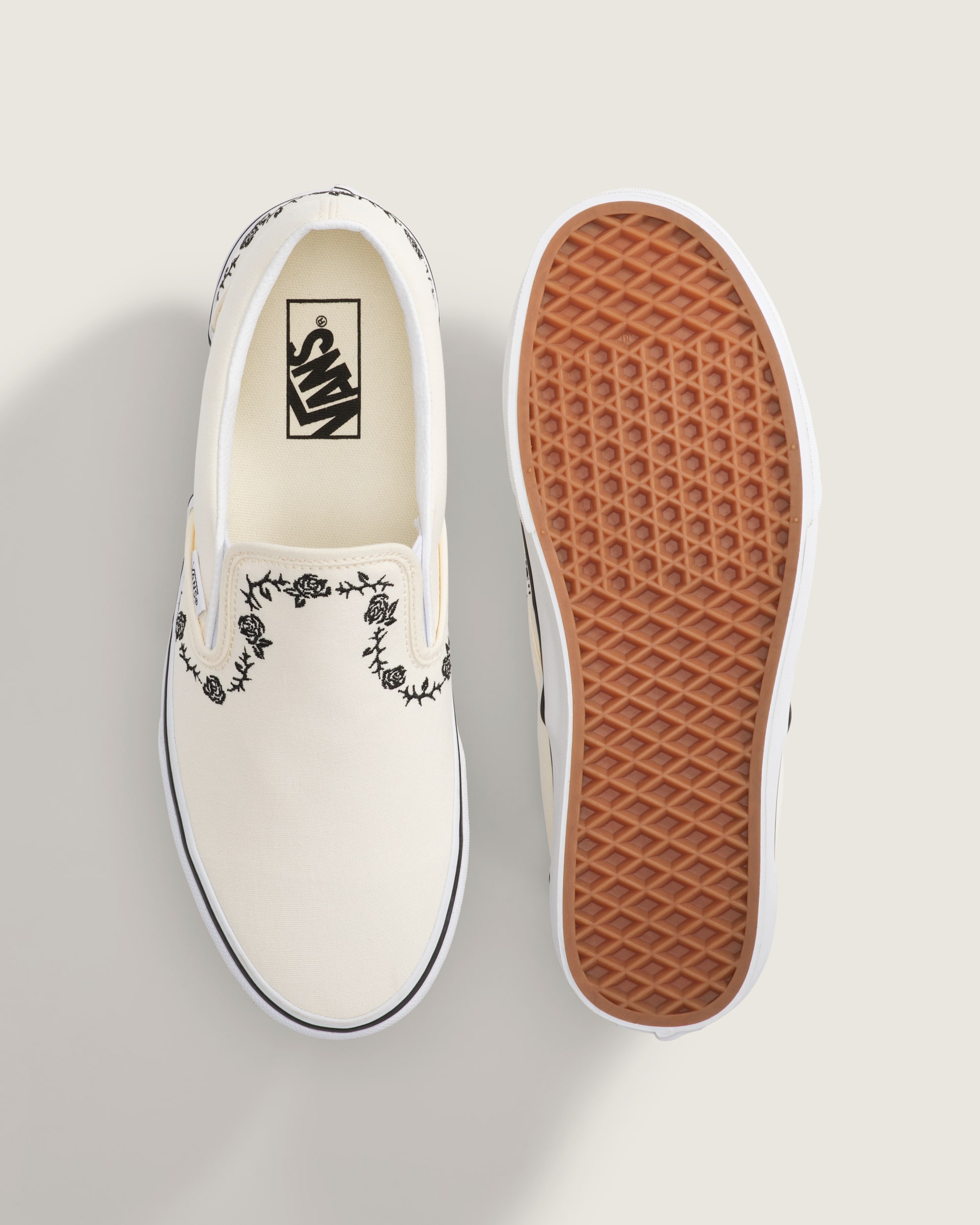 Classic SlipOn Shoe VANS Classic White ALT2