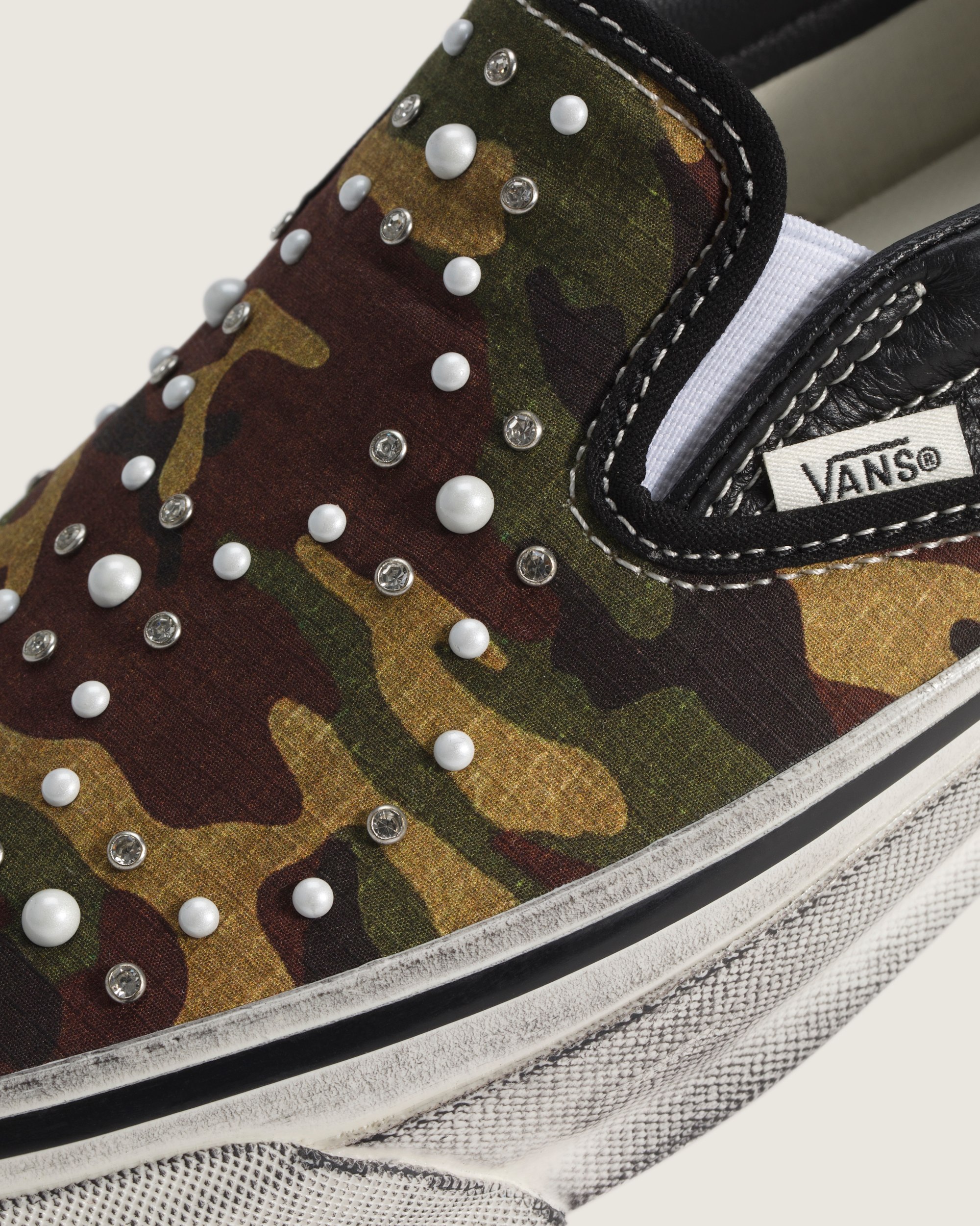 Premium Classic SlipOn Shoe VANS Camo Black ALT4