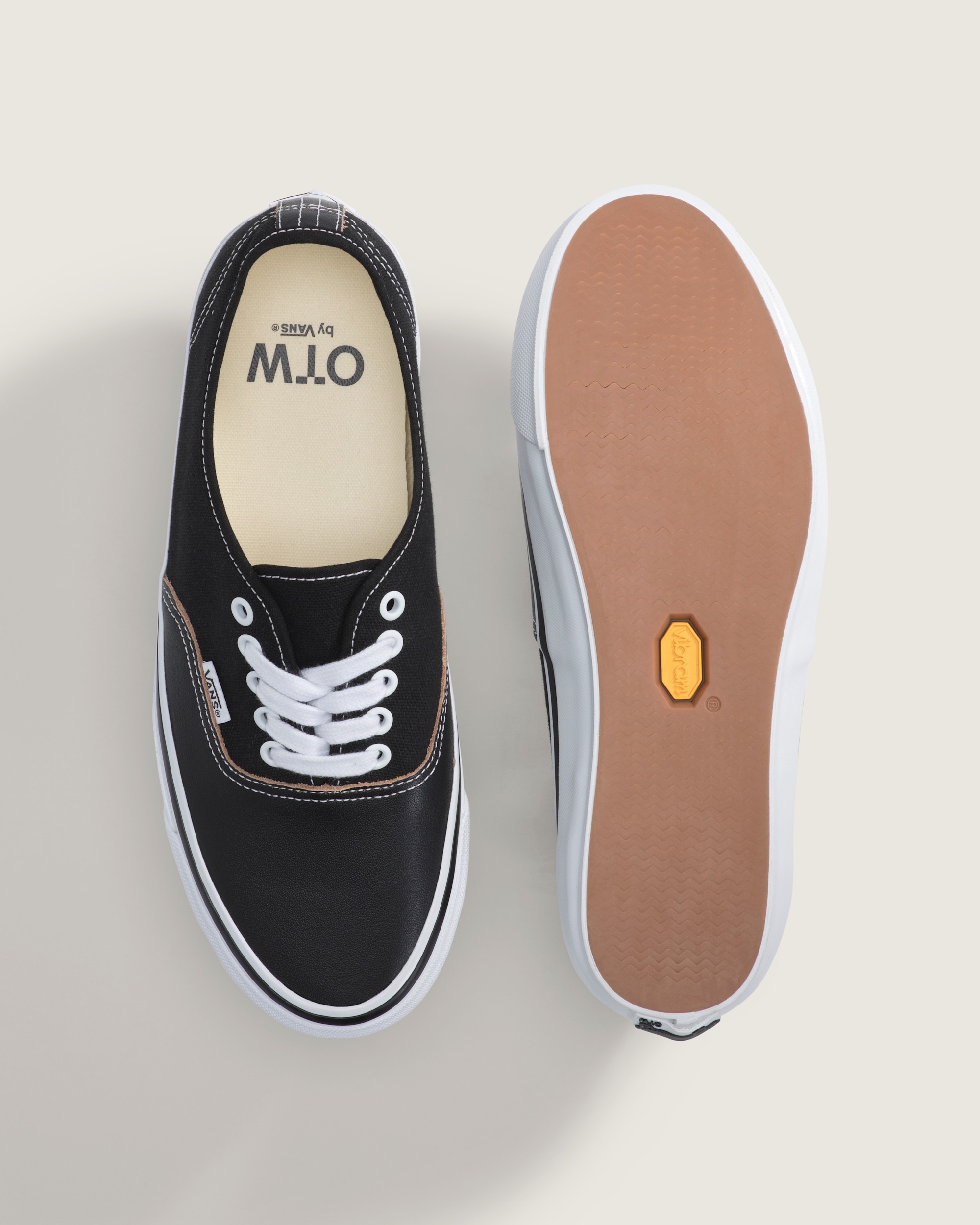 OTW Authentic 44 Siped Vibram in Black | Vans