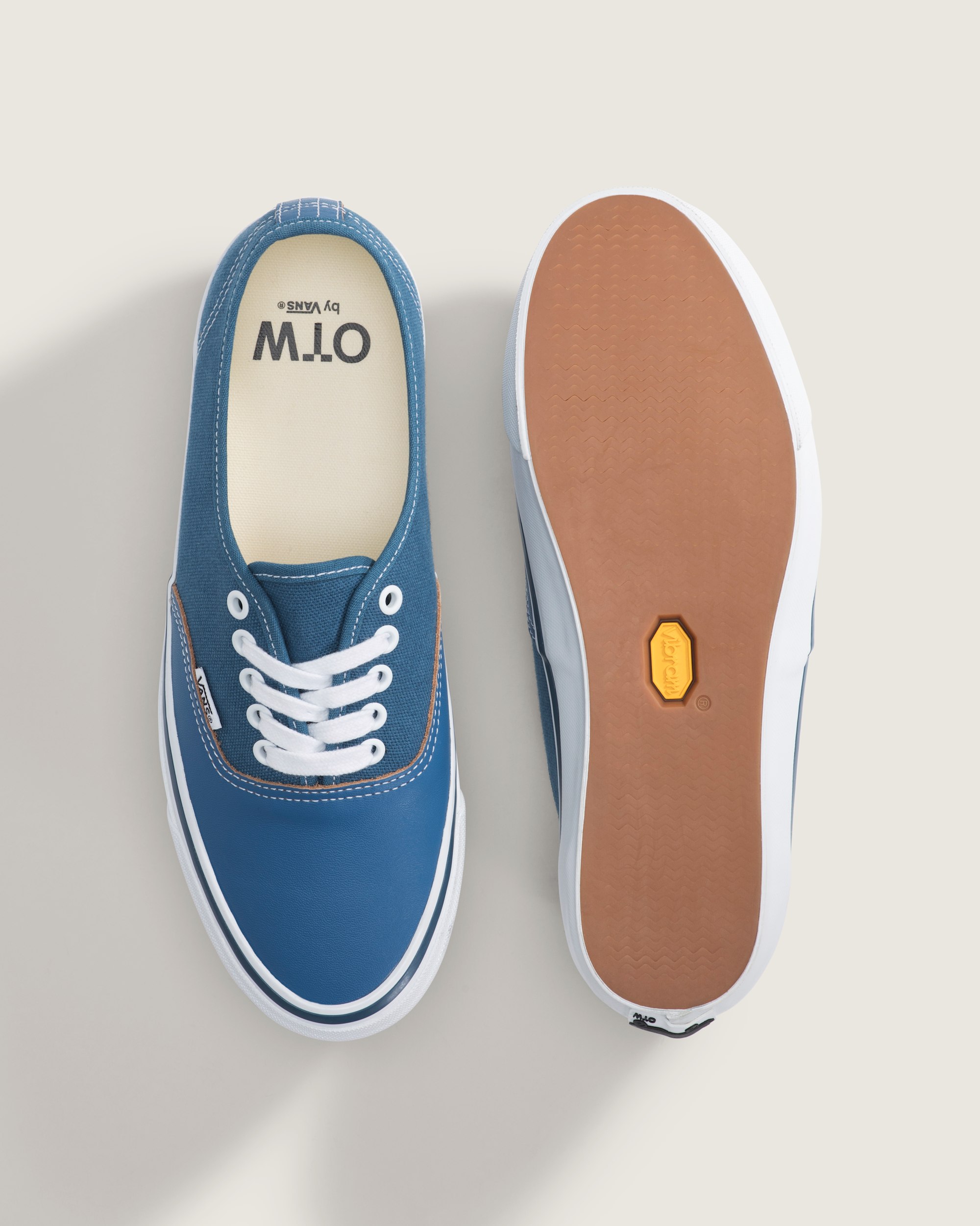 OTW Authentic 44 Siped Vibram in Navy Blue | Vans