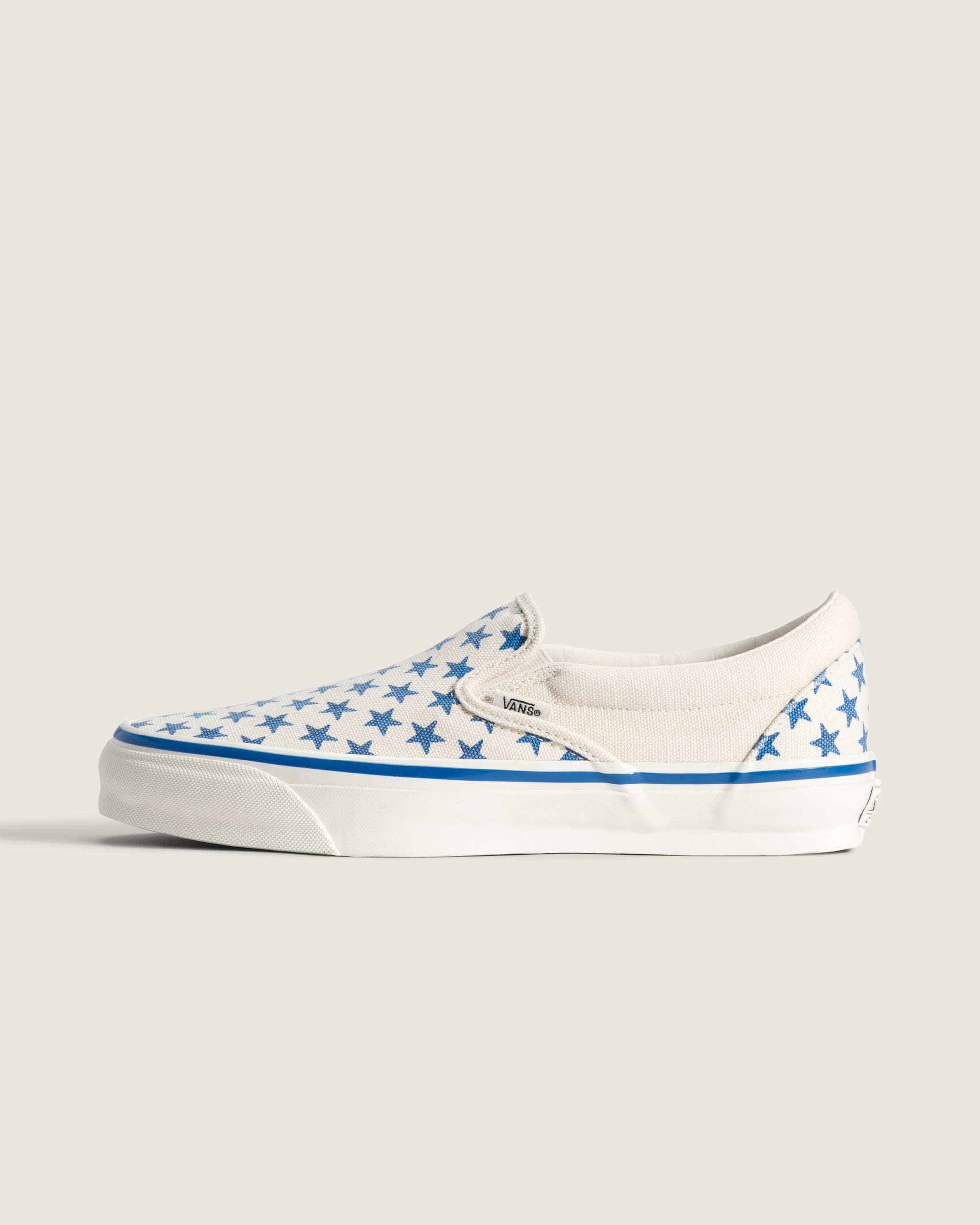 Premium Classic SlipOn Shoe VANS True Blue  Marshmallow White HERO