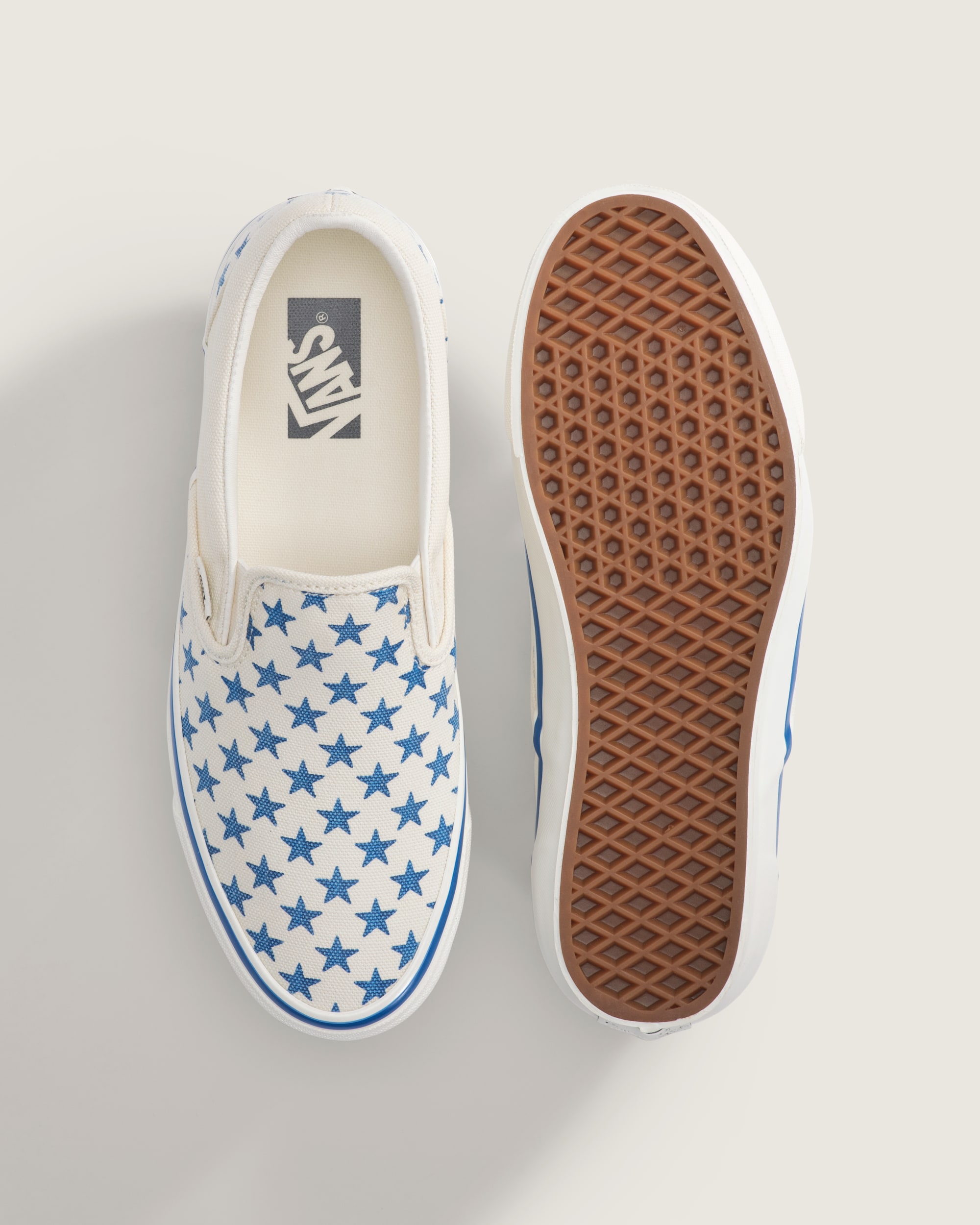 Premium Classic SlipOn Shoe VANS True Blue  Marshmallow White ALT2