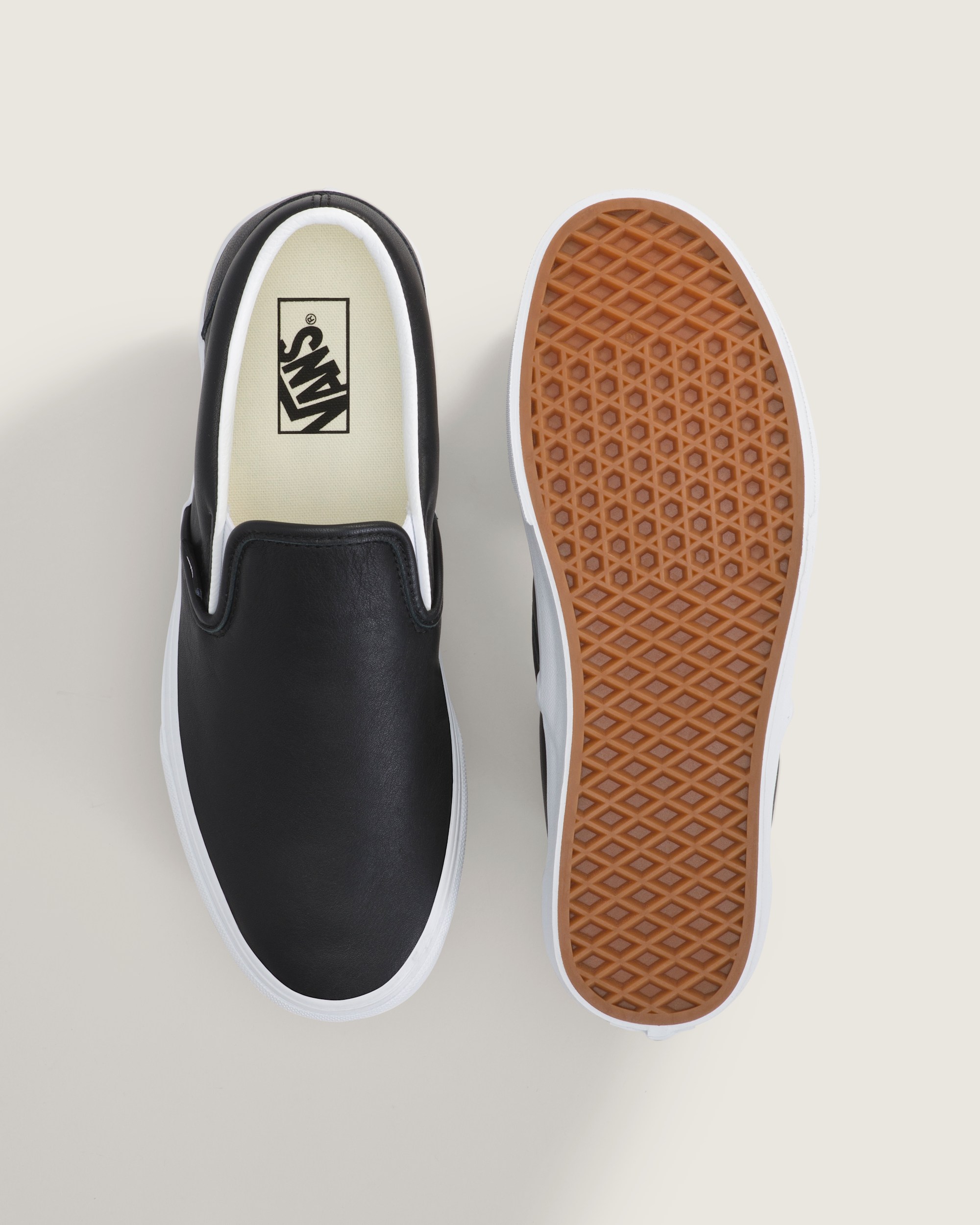 Classic SlipOn Shoe VANS Black  True White ALT2