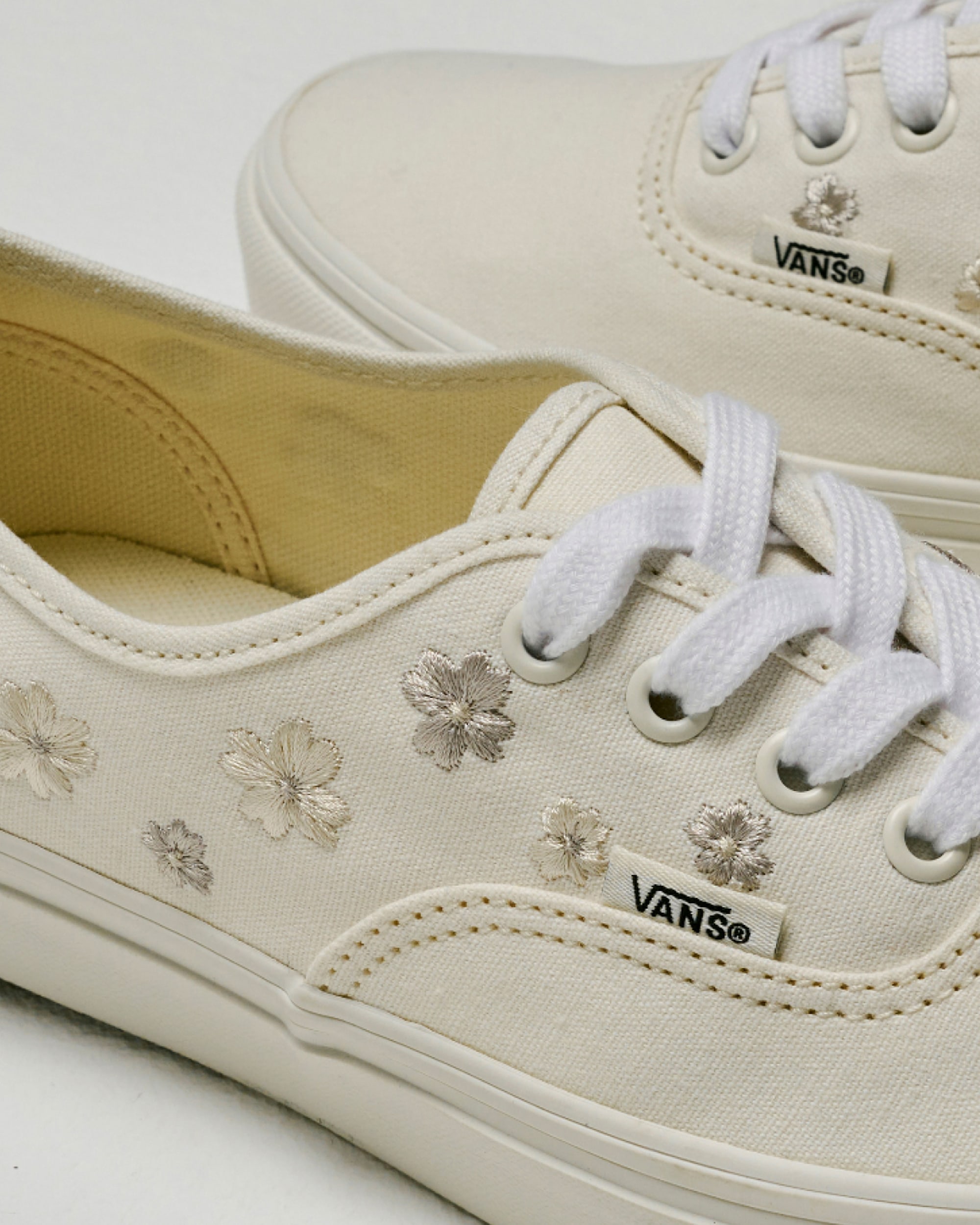 Authentic Shoe VANS Marshmallow White ALT6