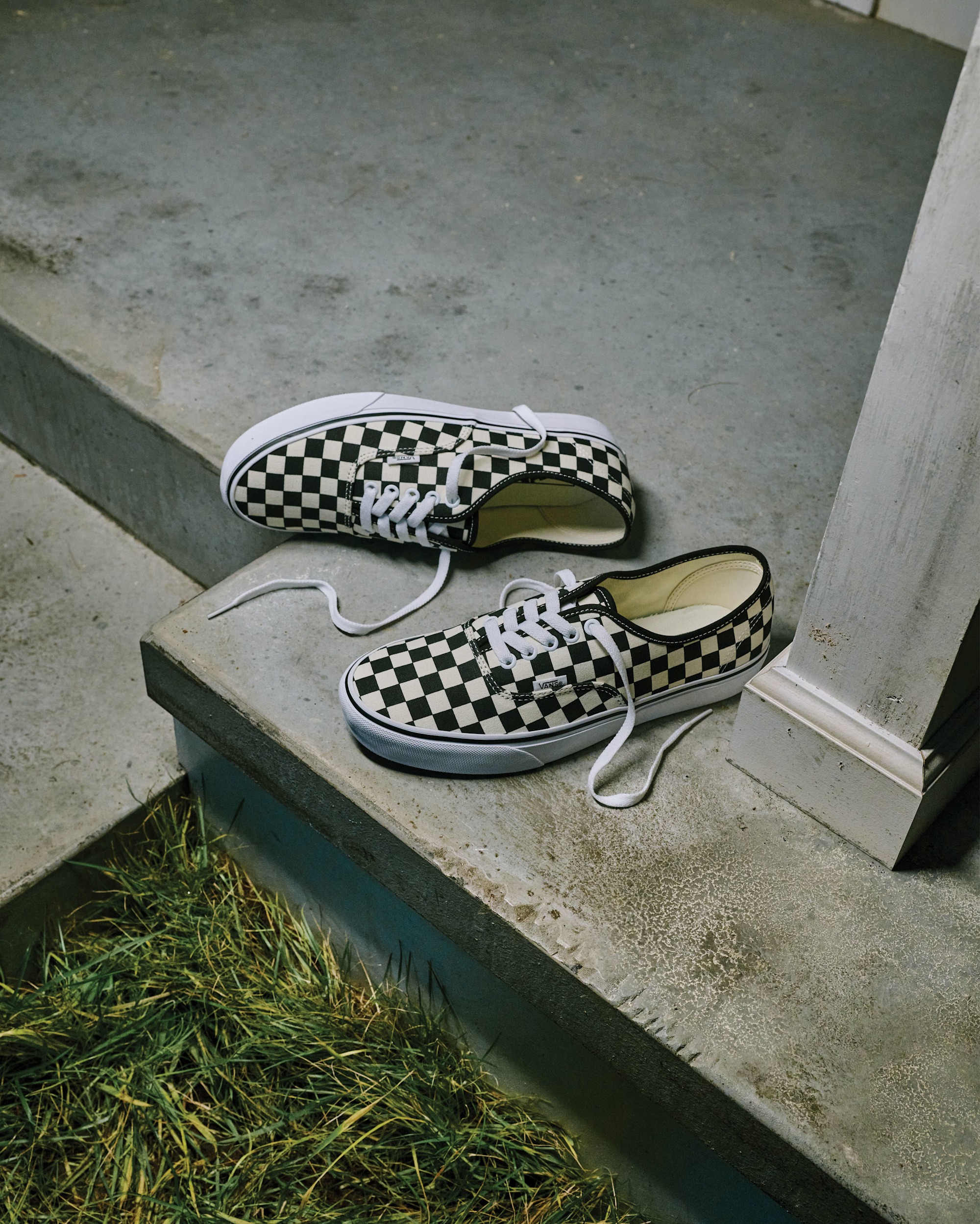 Authentic Checkerboard Shoe VANS Checkerboard Black  White ALT5