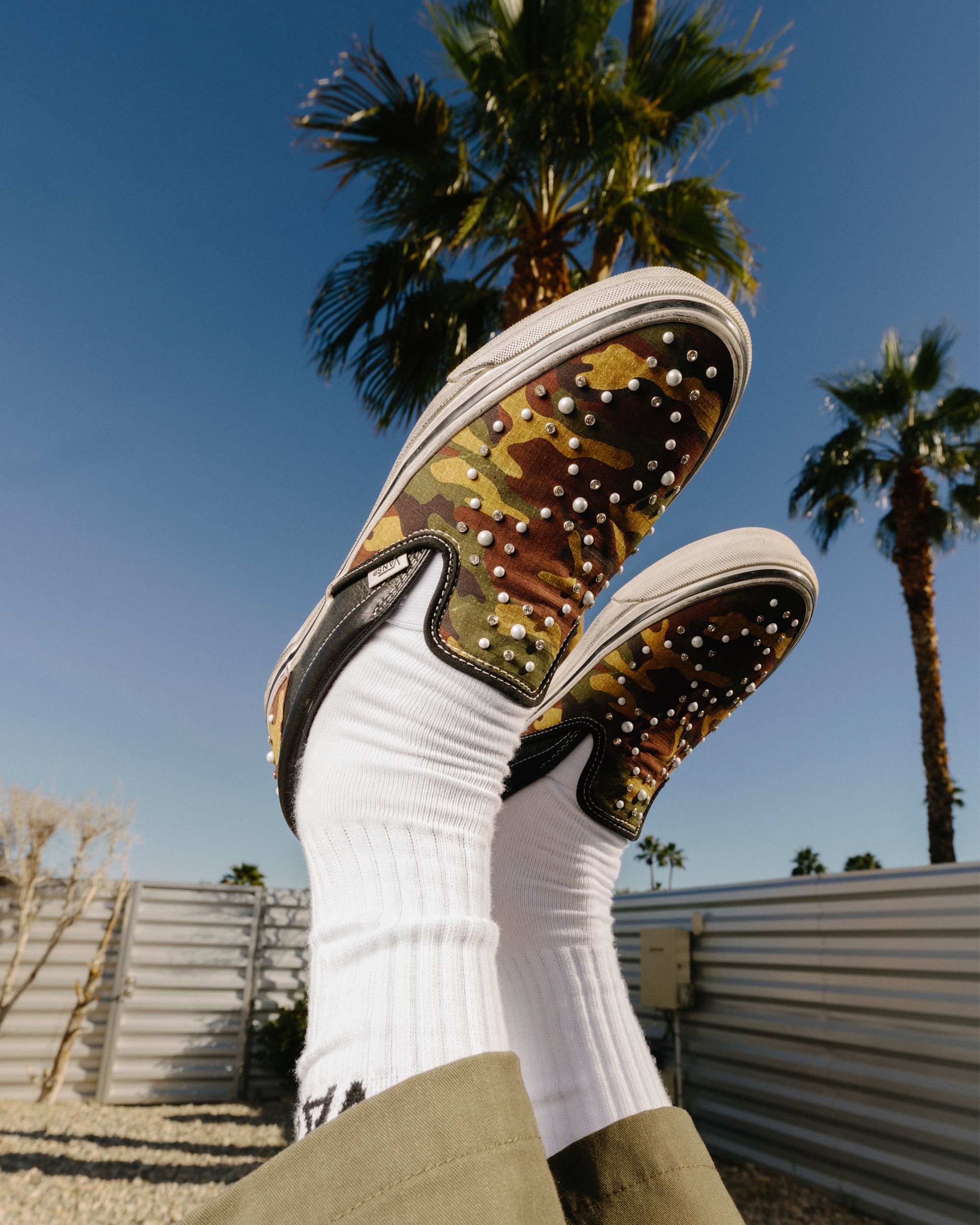 Chaussure Premium Classic SlipOn VANS Camo noir ALT7