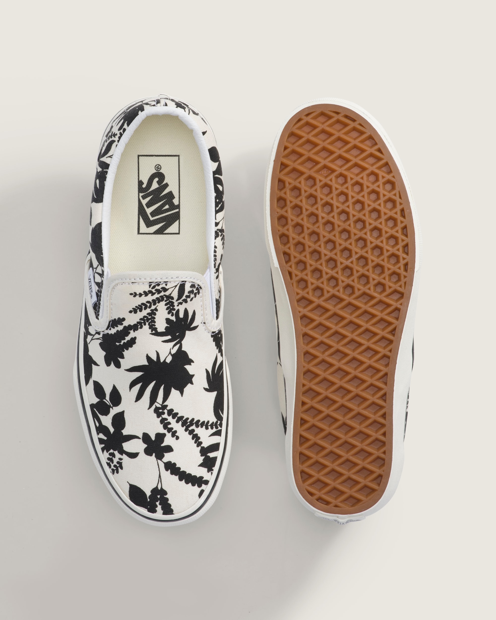 Classic SlipOn Shoe VANS Black ALT2