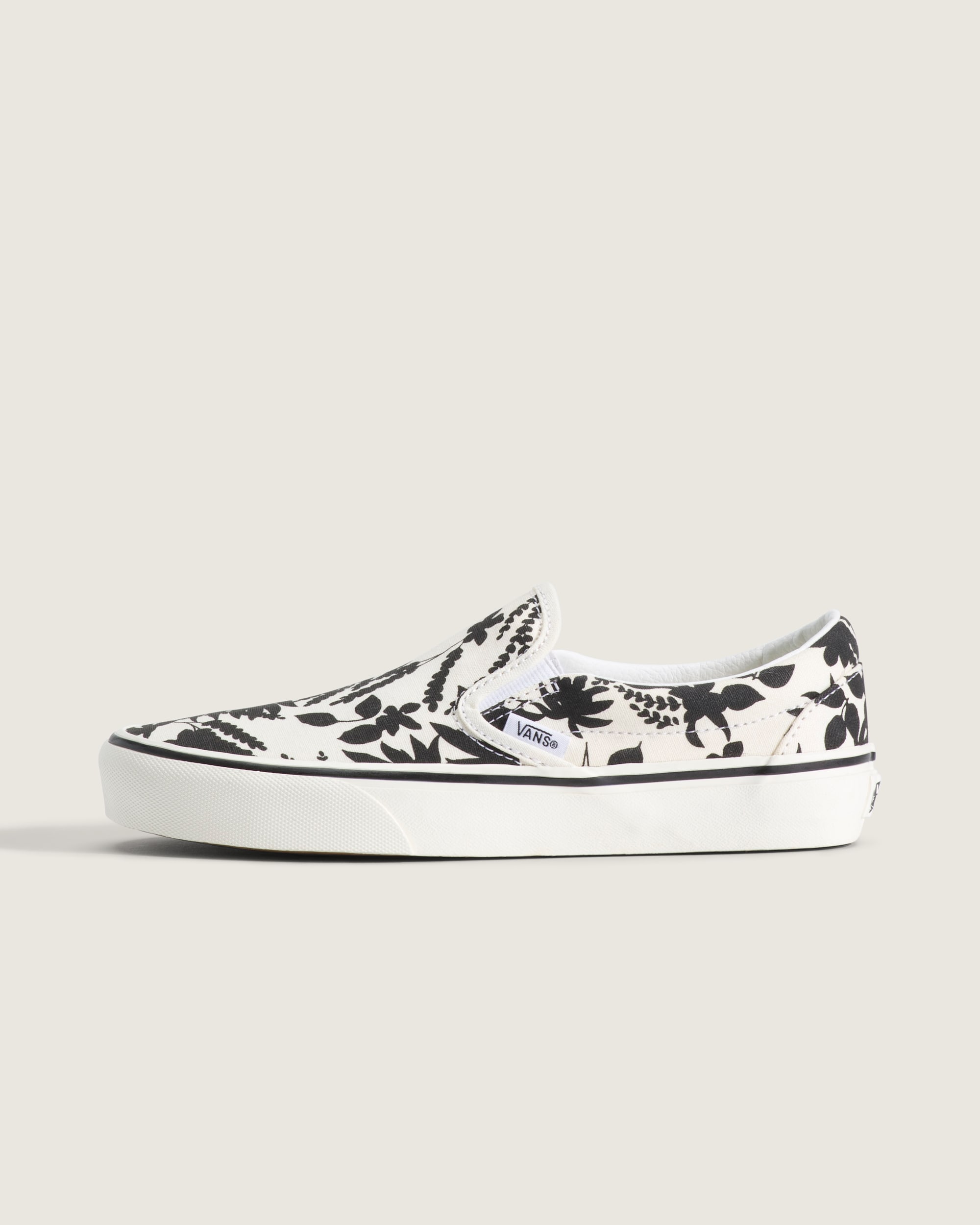 Classic SlipOn Shoe VANS Black HERO