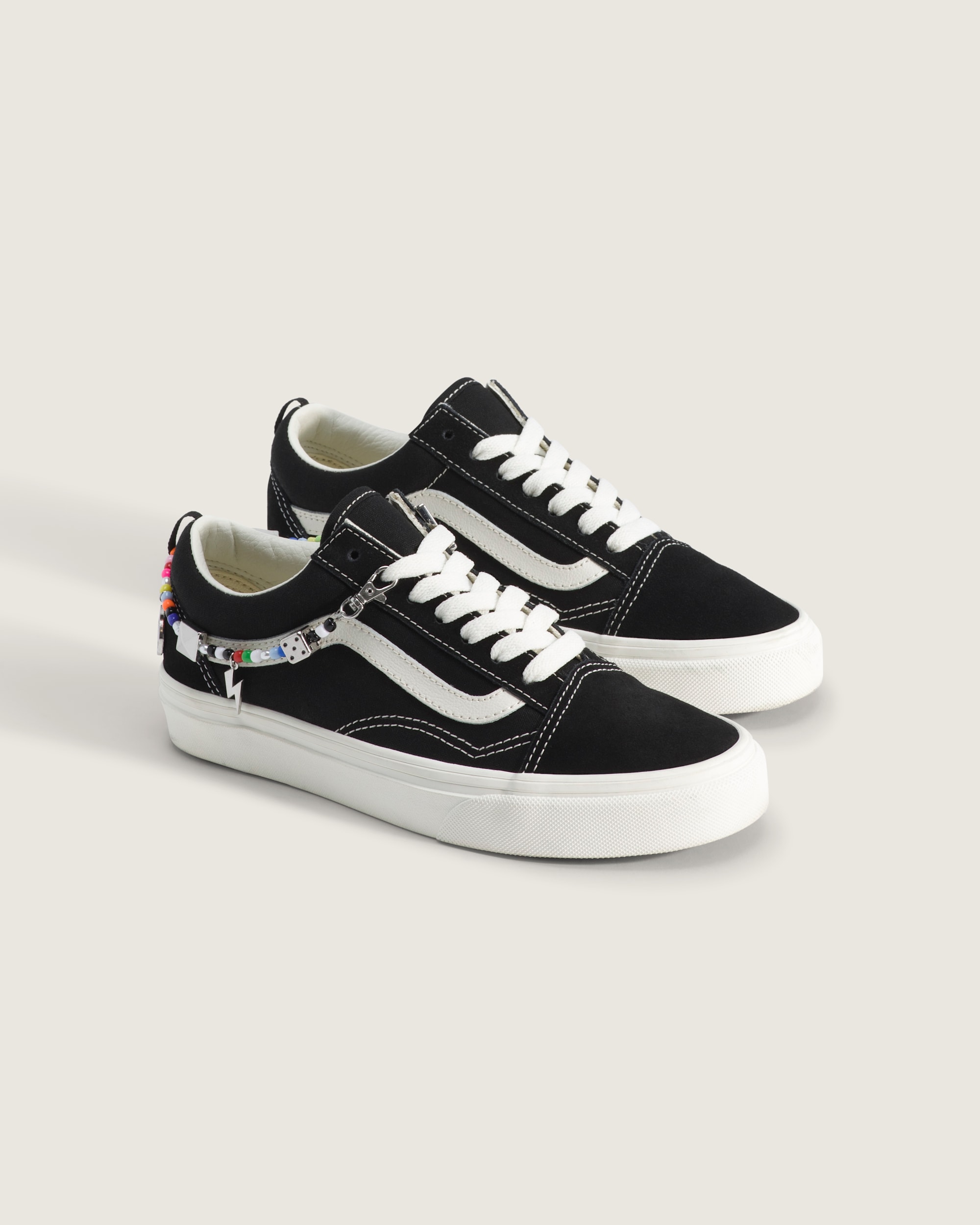 Big Kids Old Skool Shoe VANS Charms Black  Marshmallow ALT1