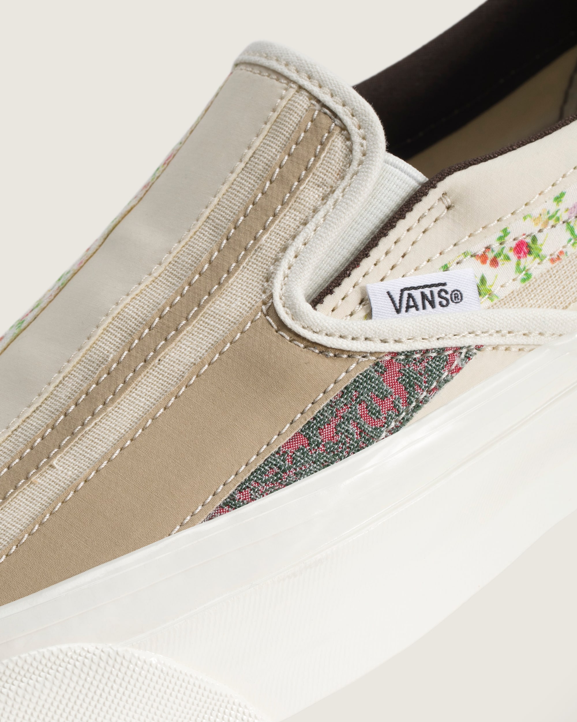 Premium Classic SlipOn Shoe VANS Incense Brown  White ALT4