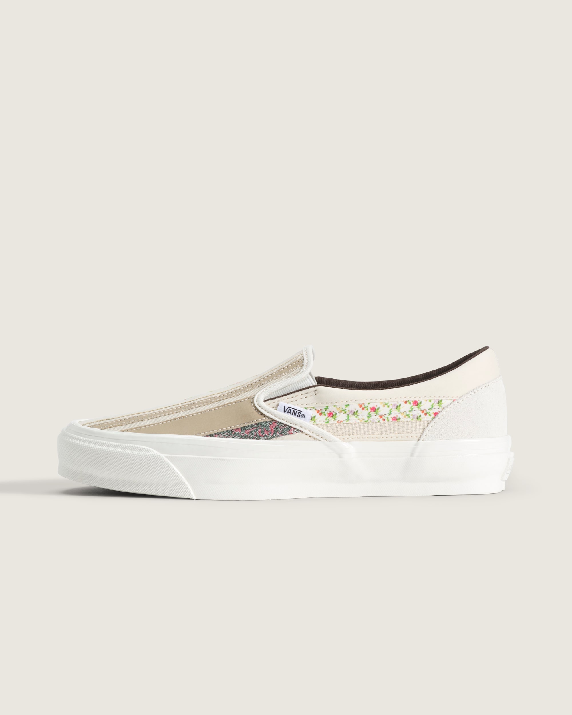 Premium Classic SlipOn Shoe VANS Incense Brown  White HERO