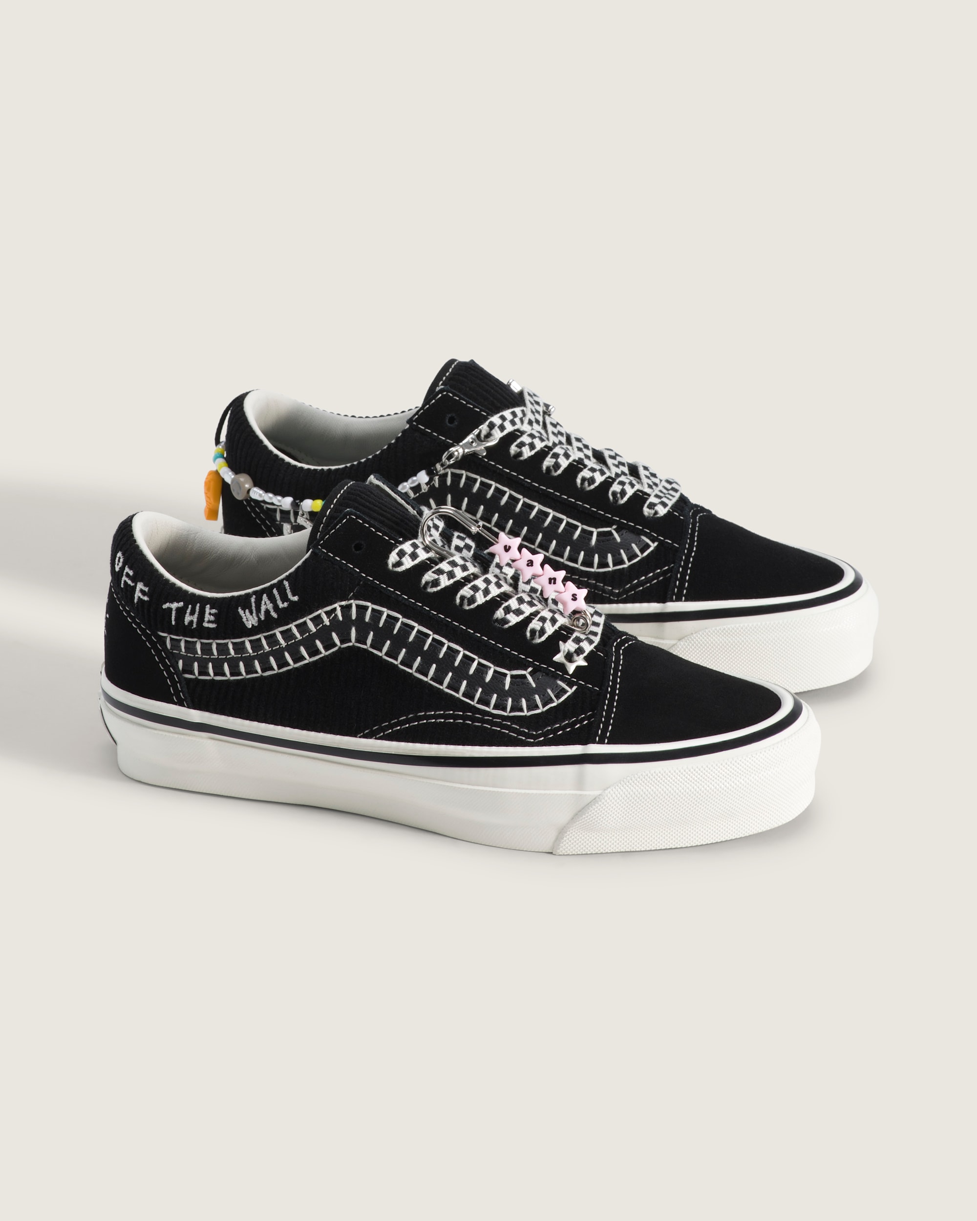 Premium Old Skool Shoe VANS Black  Marshmallow White ALT1