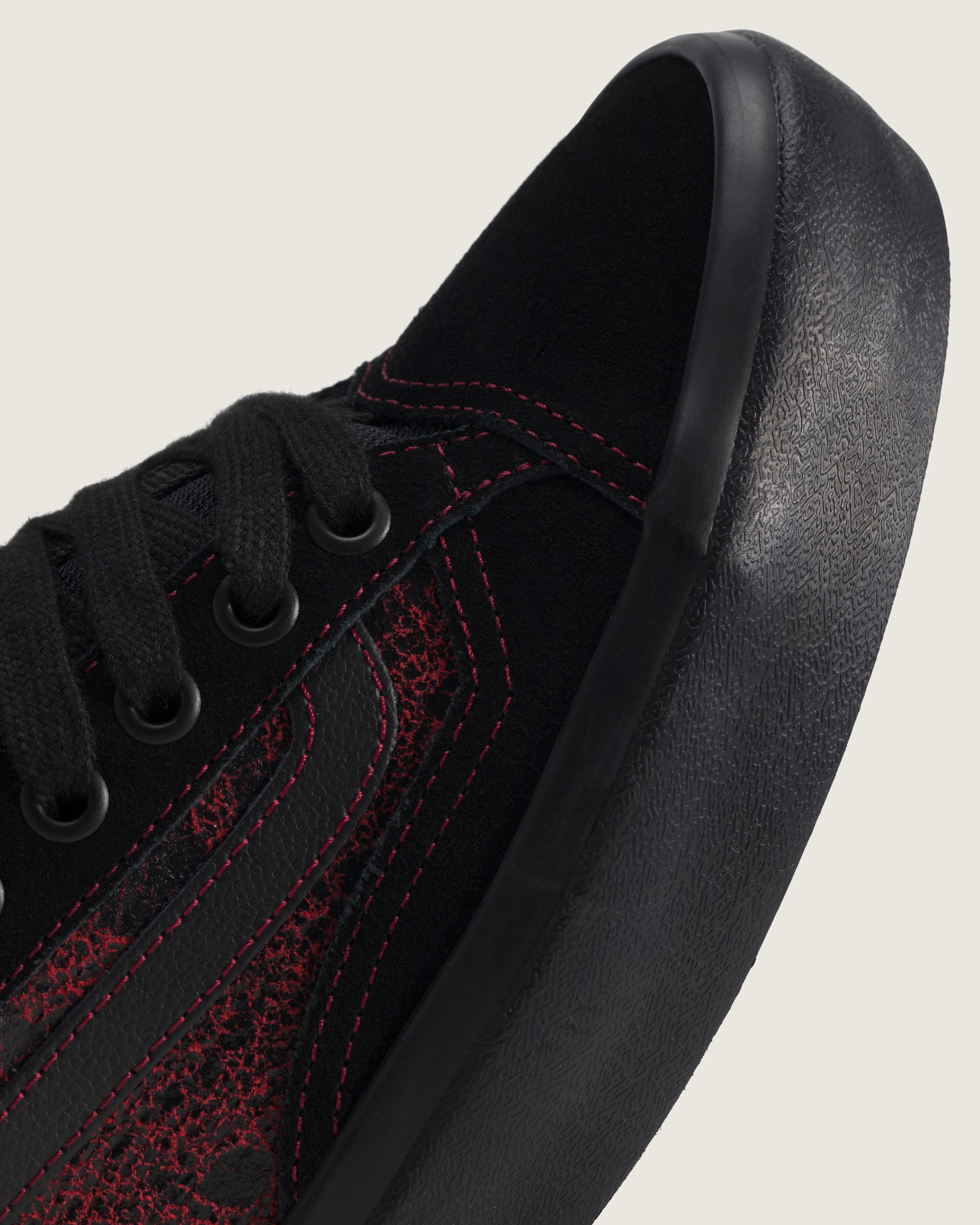 Skate Old Skool 36 Shoe VANS Red  Black ALT5