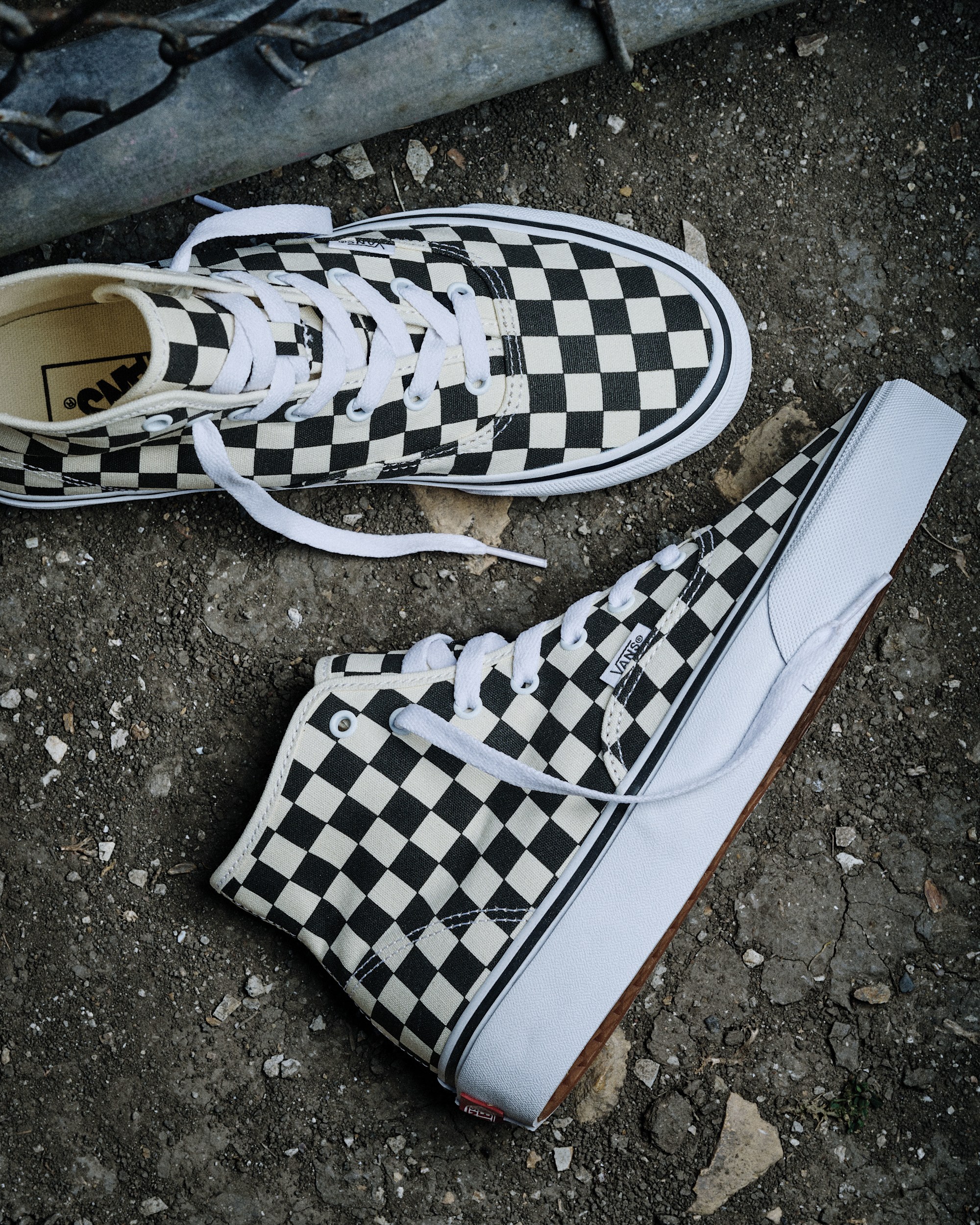Authentic Hi 20 Checkerboard Shoe VANS Checkerboard Black  True White ALT4