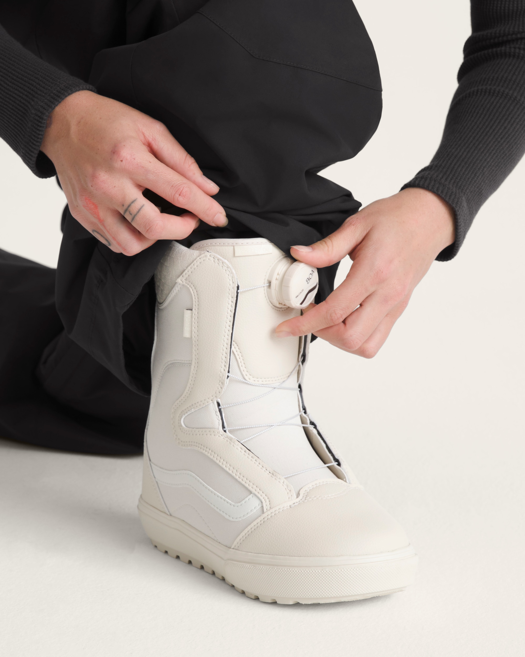 Womens Encore OG Snowboard Boot VANS Marshmallow White  Black ALT1