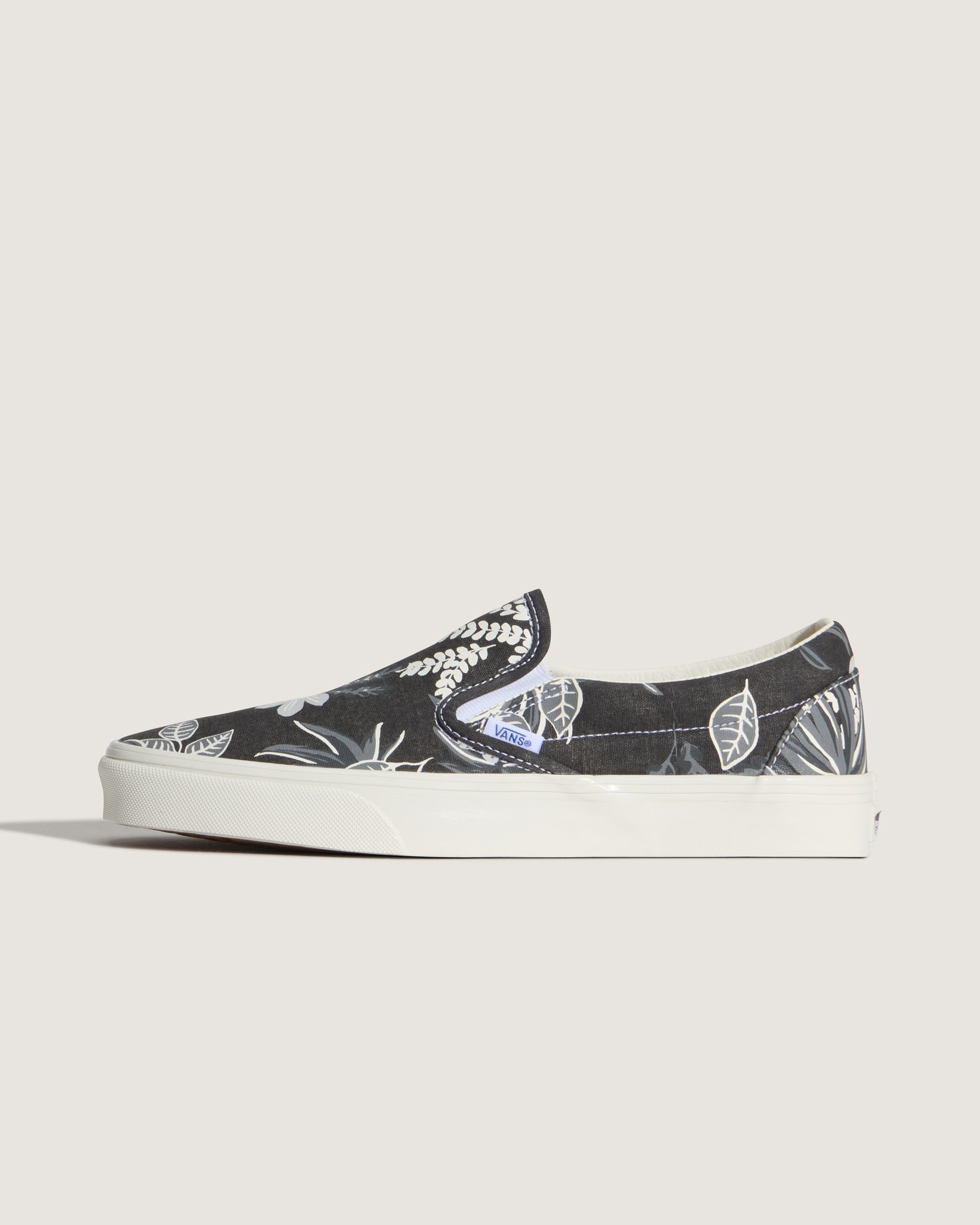 Classic SlipOn Shoe VANS White  Black HERO