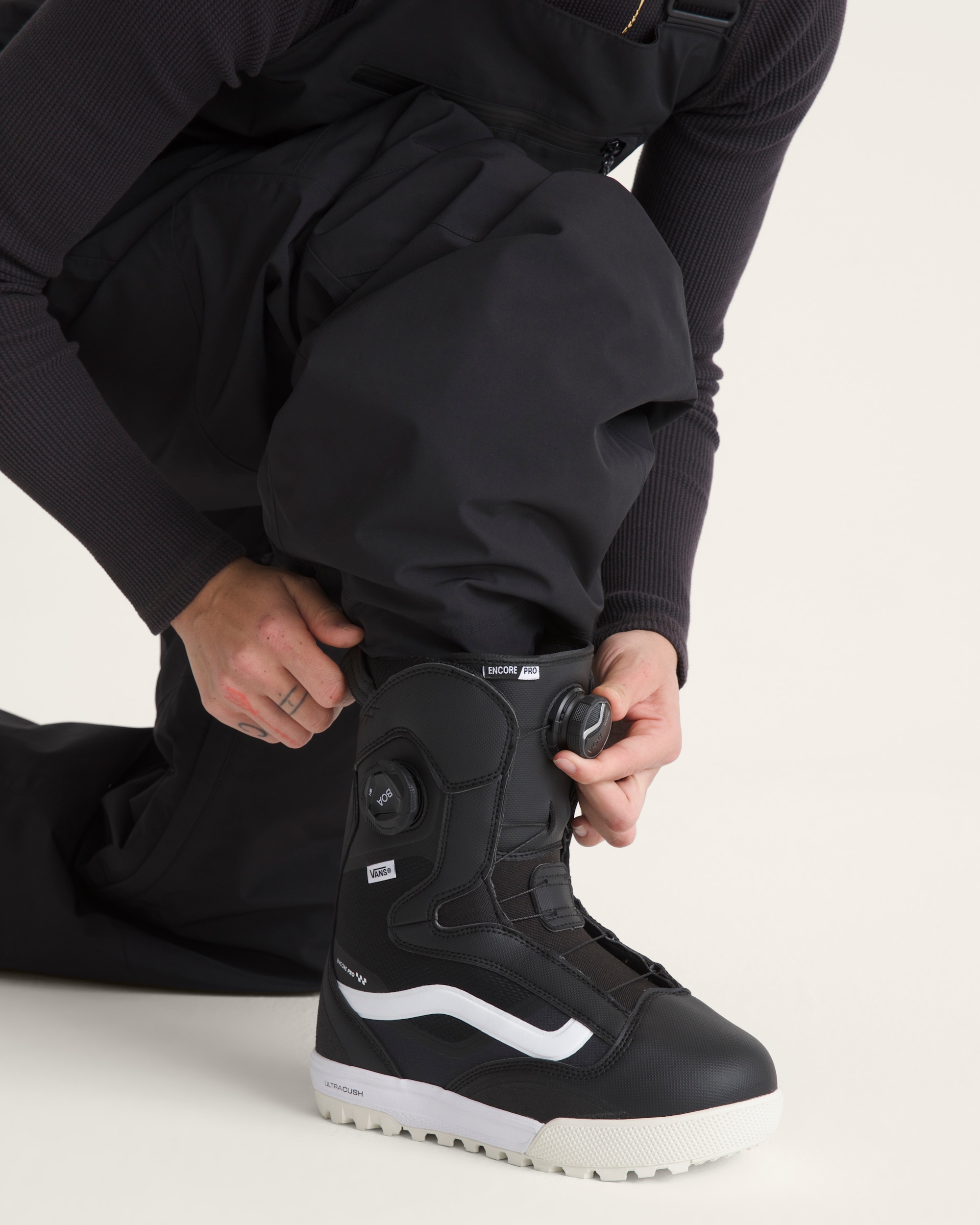 Womens Encore Pro 20 Snowboard Boot VANS Black  White ALT1