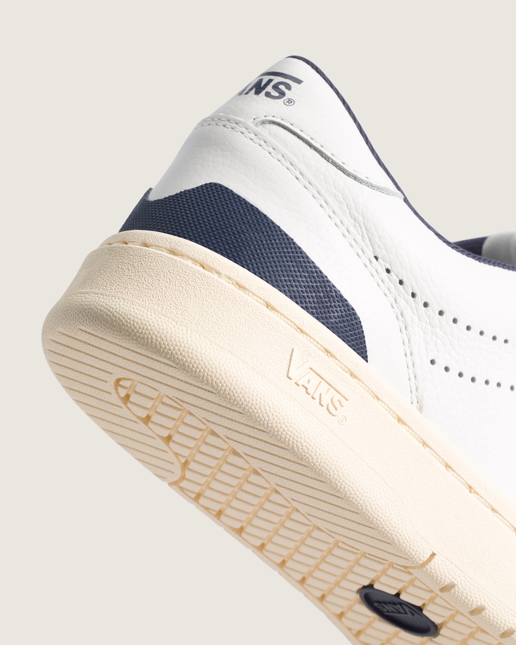 Court Low Shoe VANS White  Navy Blue ALT4