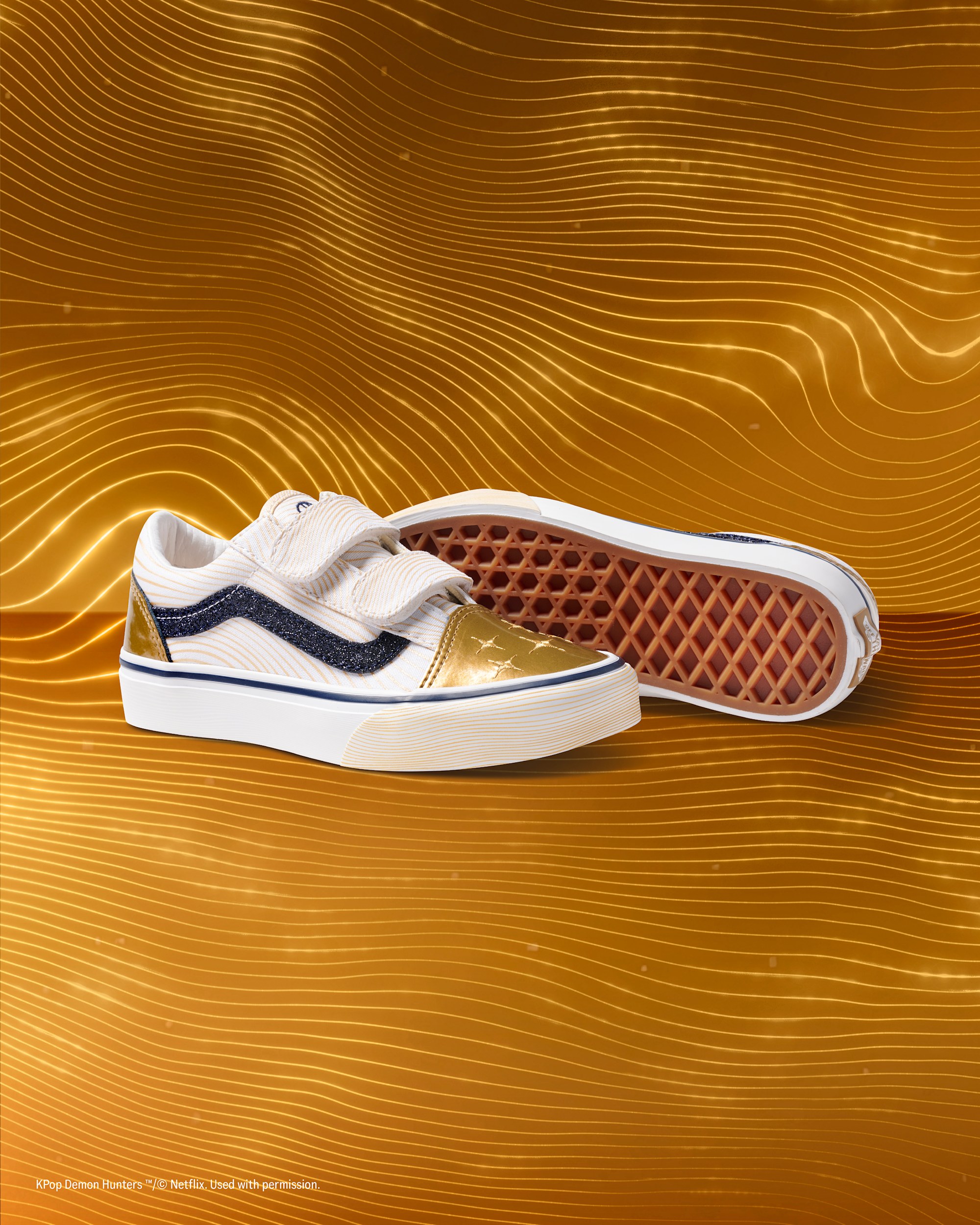 KPop Demon Hunters x Vans Little Kids Old Skool V Shoe VANS KPop Demon Hunters Golden ALT4