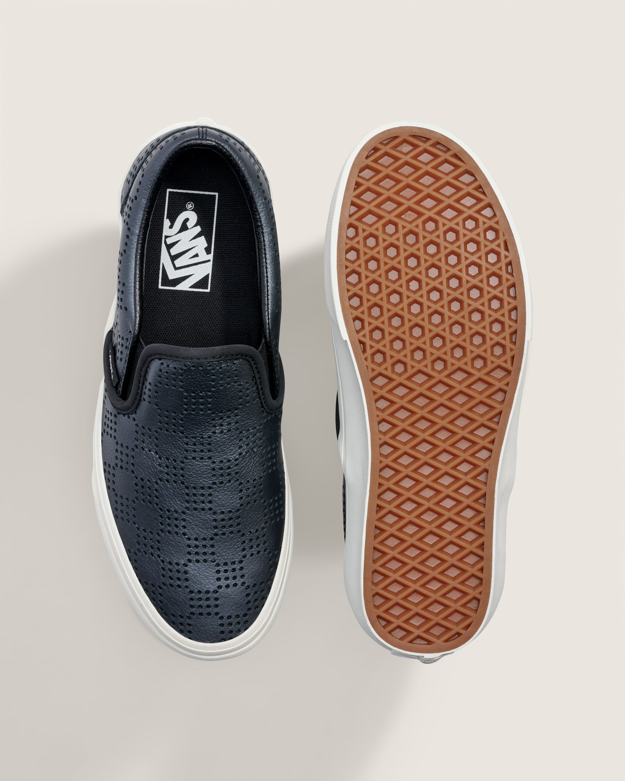 Classic SlipOn Shoe VANS Black ALT2