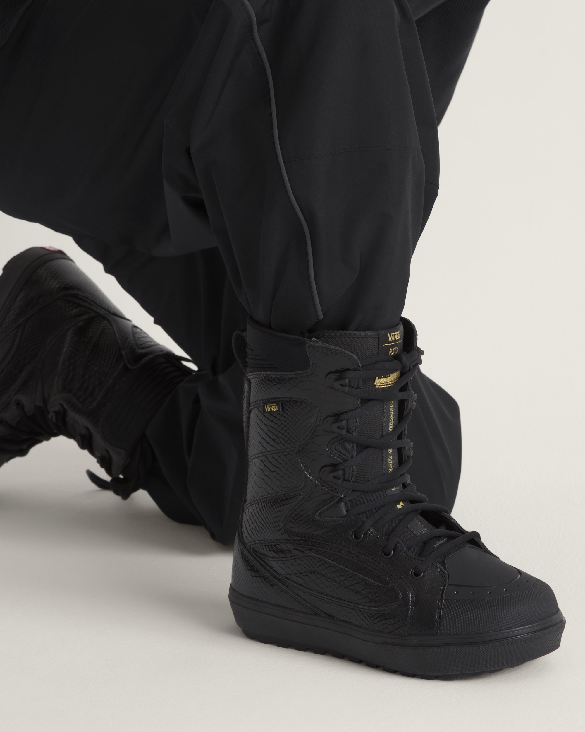 Super Standard Snowboard Boot VANS Black  Snake ALT1