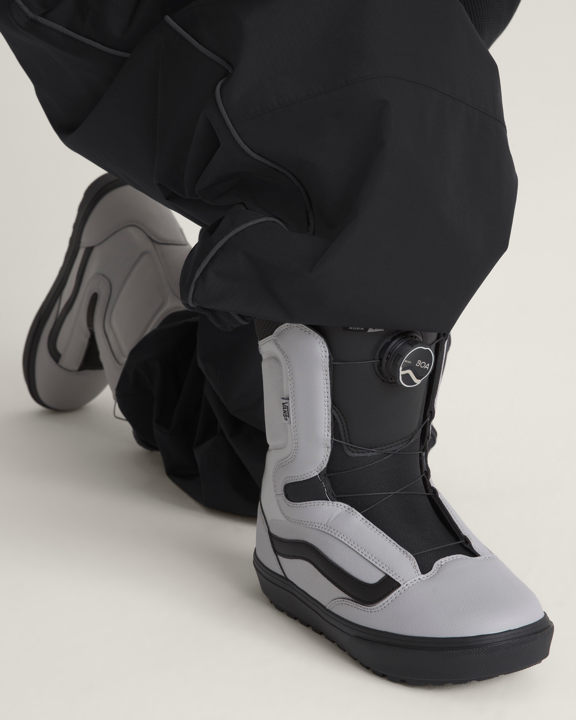 Aura OG Snowboard Boot VANS Light Gray  Black ALT1