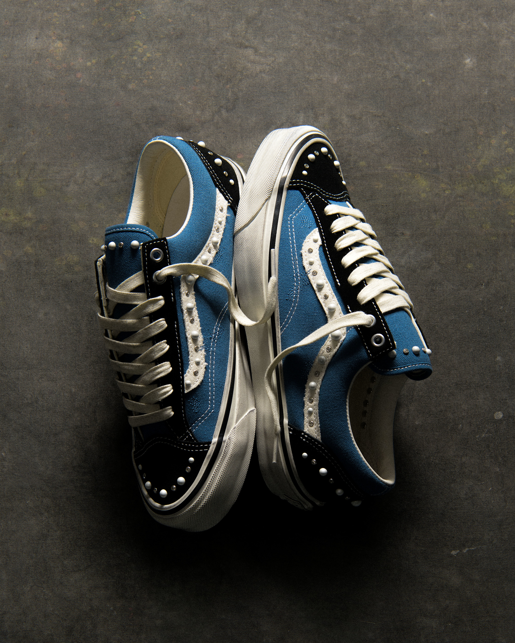 Premium Old Skool 36 Shoe VANS Pearlized Black  Navy Blue ALT6