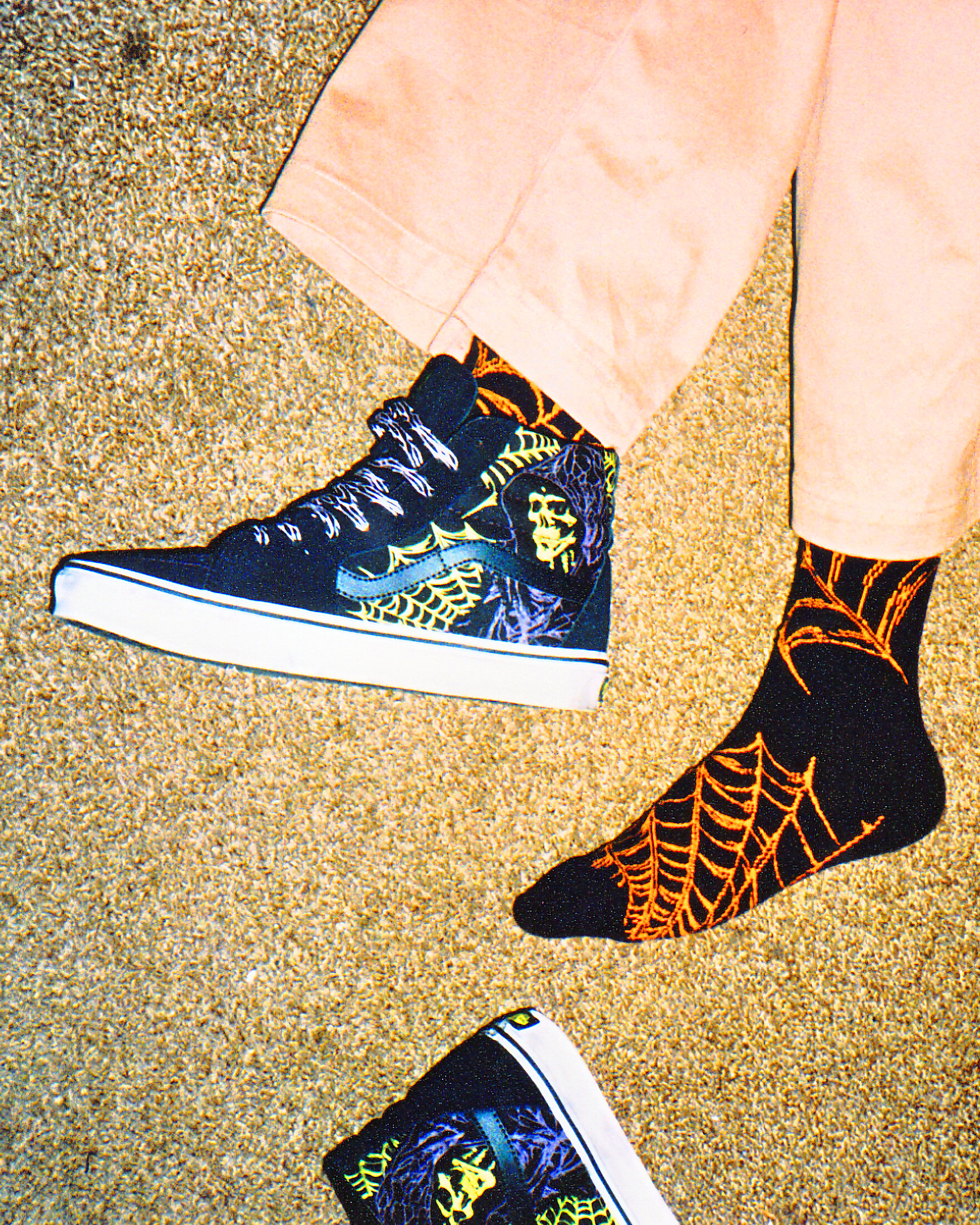 Sk8Hi Shoe VANS GlowintheDark Black  Green Foam ALT4