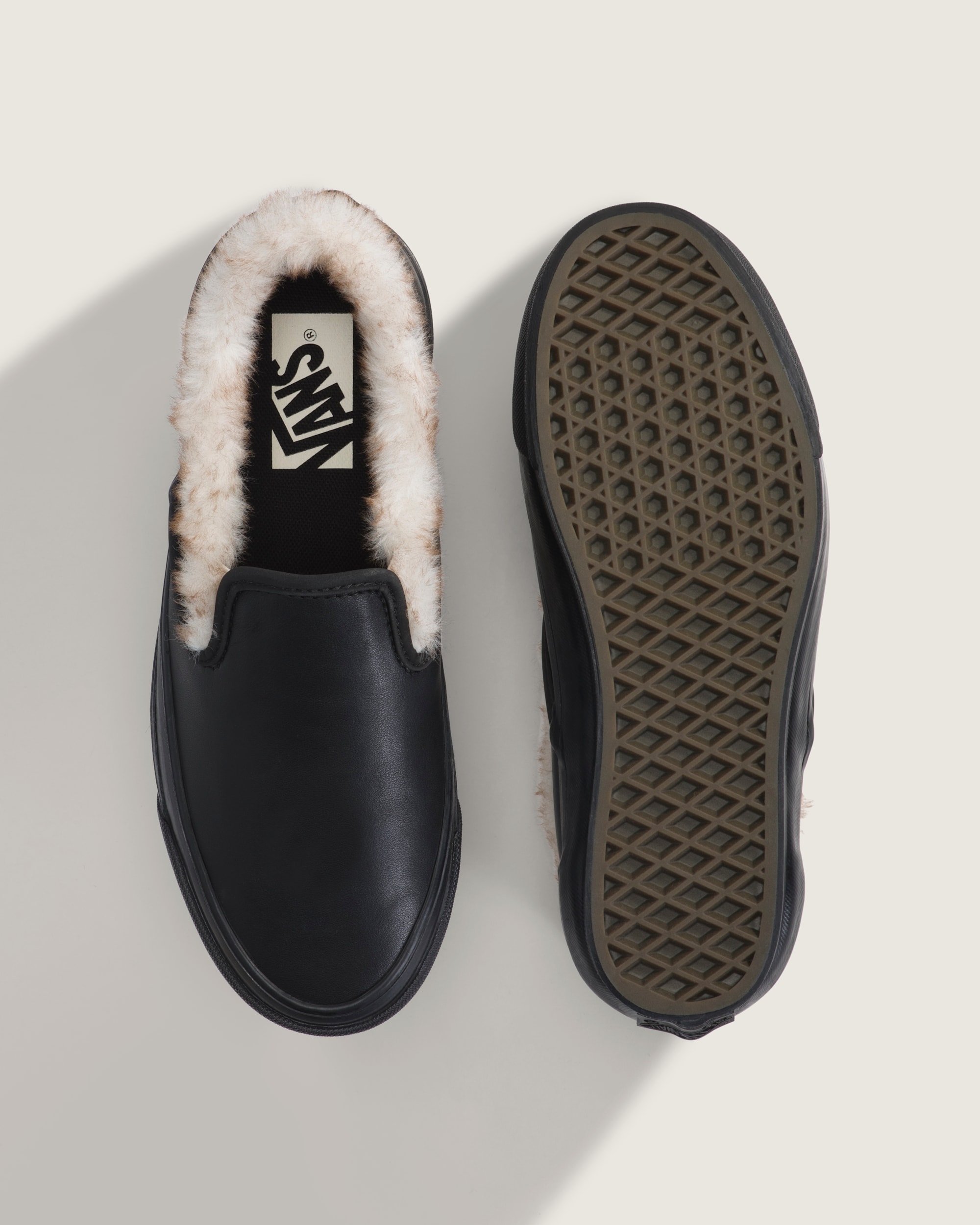 Premium Classic SlipOn Shoe VANS Black ALT2