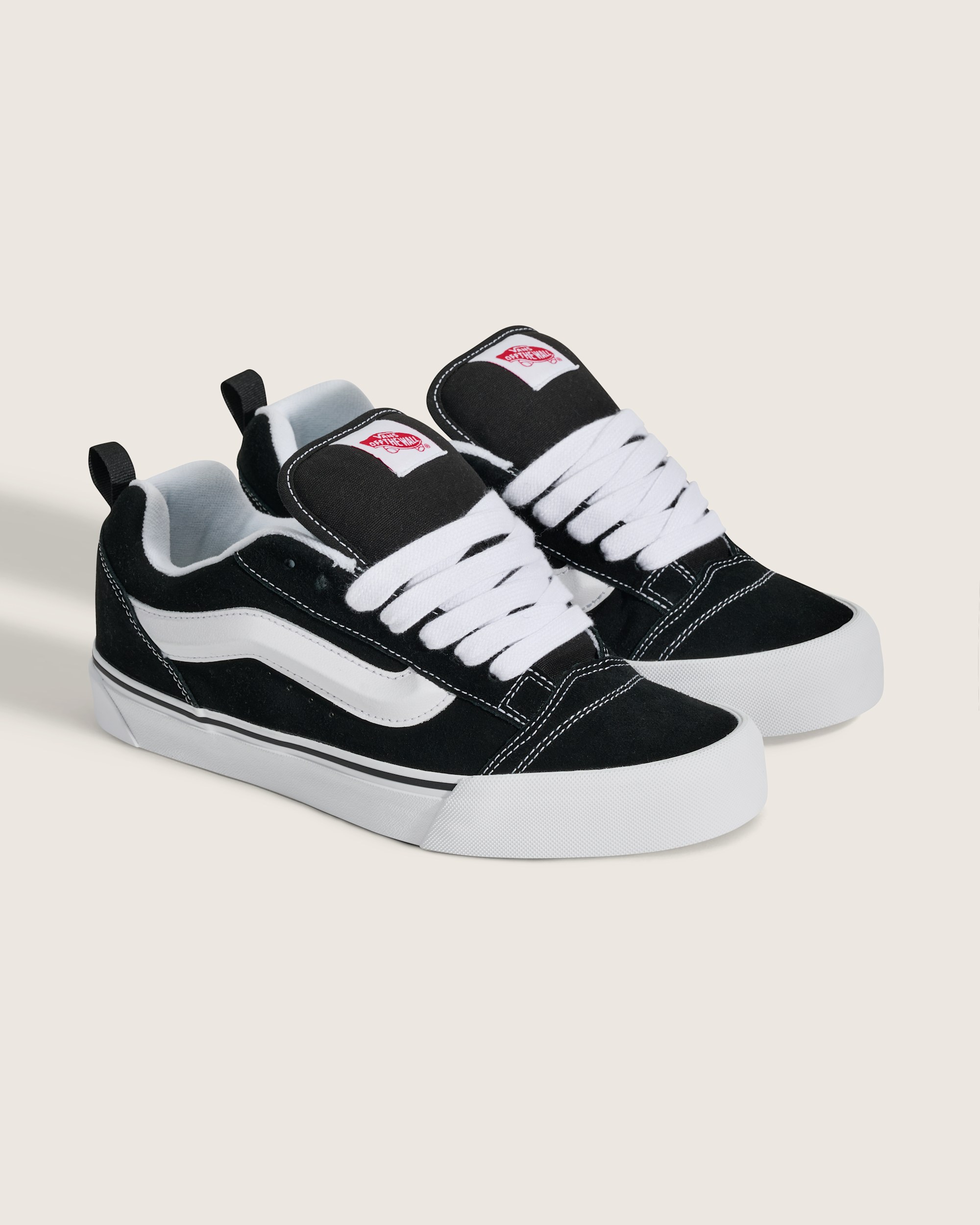 Knu Skool Shoe VANS Black  True White ALT1