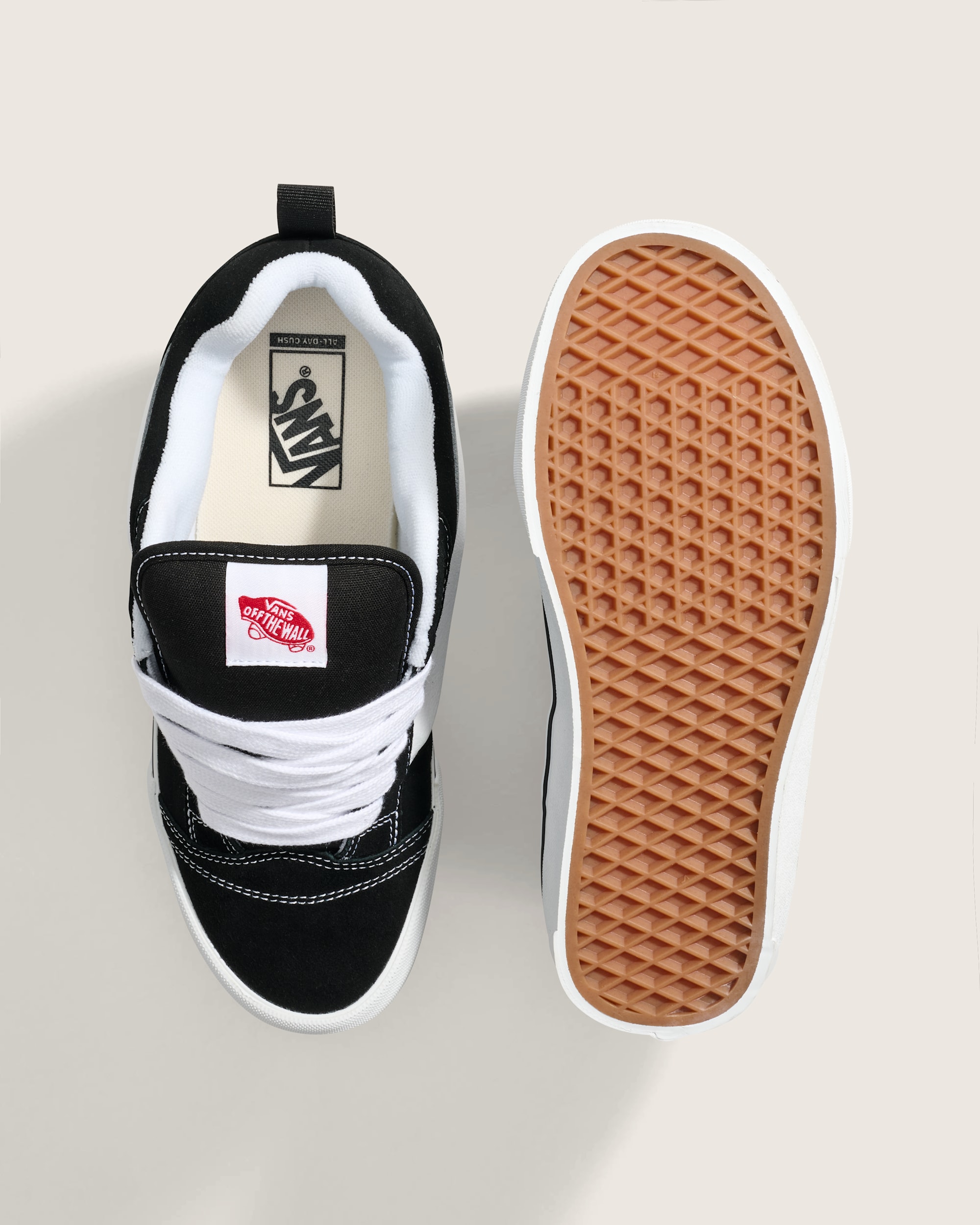 Knu Skool Shoe VANS Black  True White ALT2