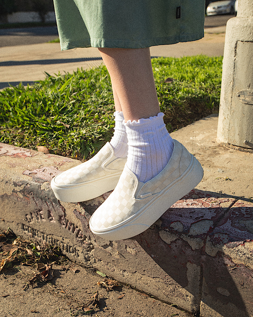 Classic SlipOn Platform Checkerboard Shoe VANS Checkerboard Marshmallow White Turtledove White ALT1
