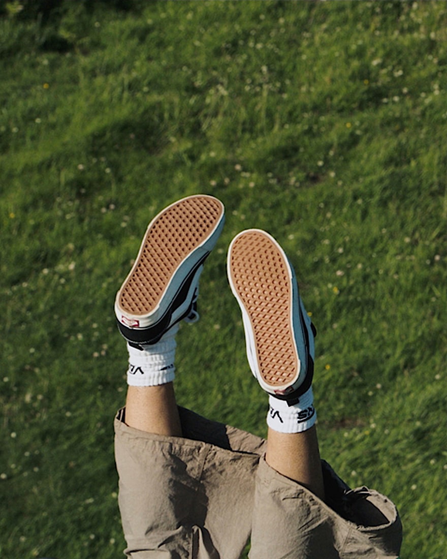 Knu Skool Shoe VANS Black  True White ALT2