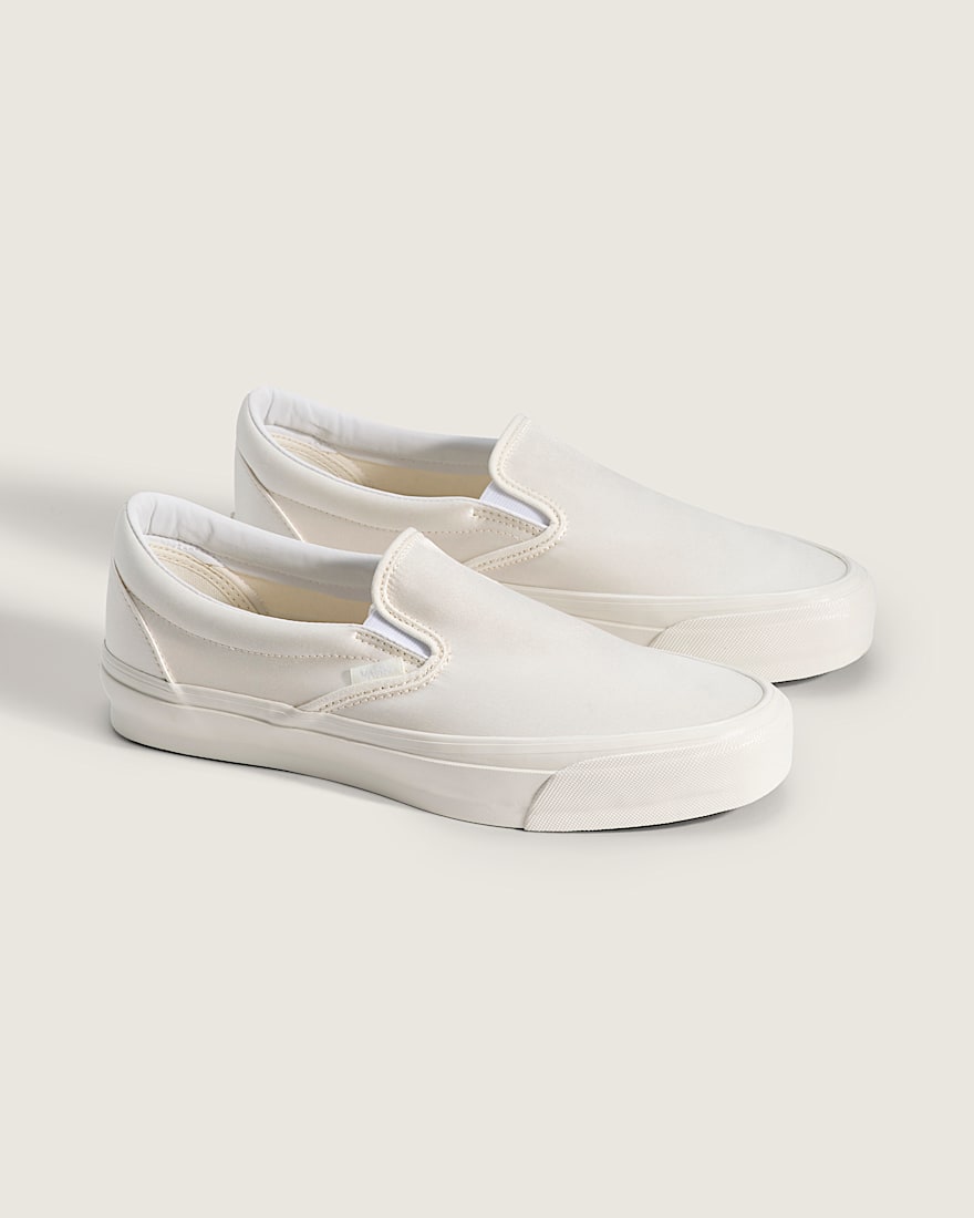 Premium Classic SlipOn Shoe VANS Egret White ALT1