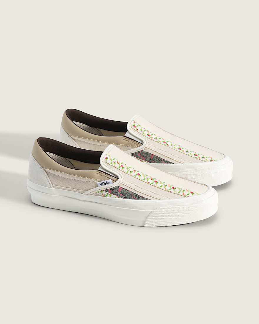 Premium Classic SlipOn Shoe VANS Incense Brown White ALT1