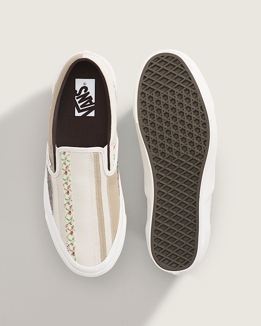 Premium Classic SlipOn Shoe VANS Incense Brown White ALT2