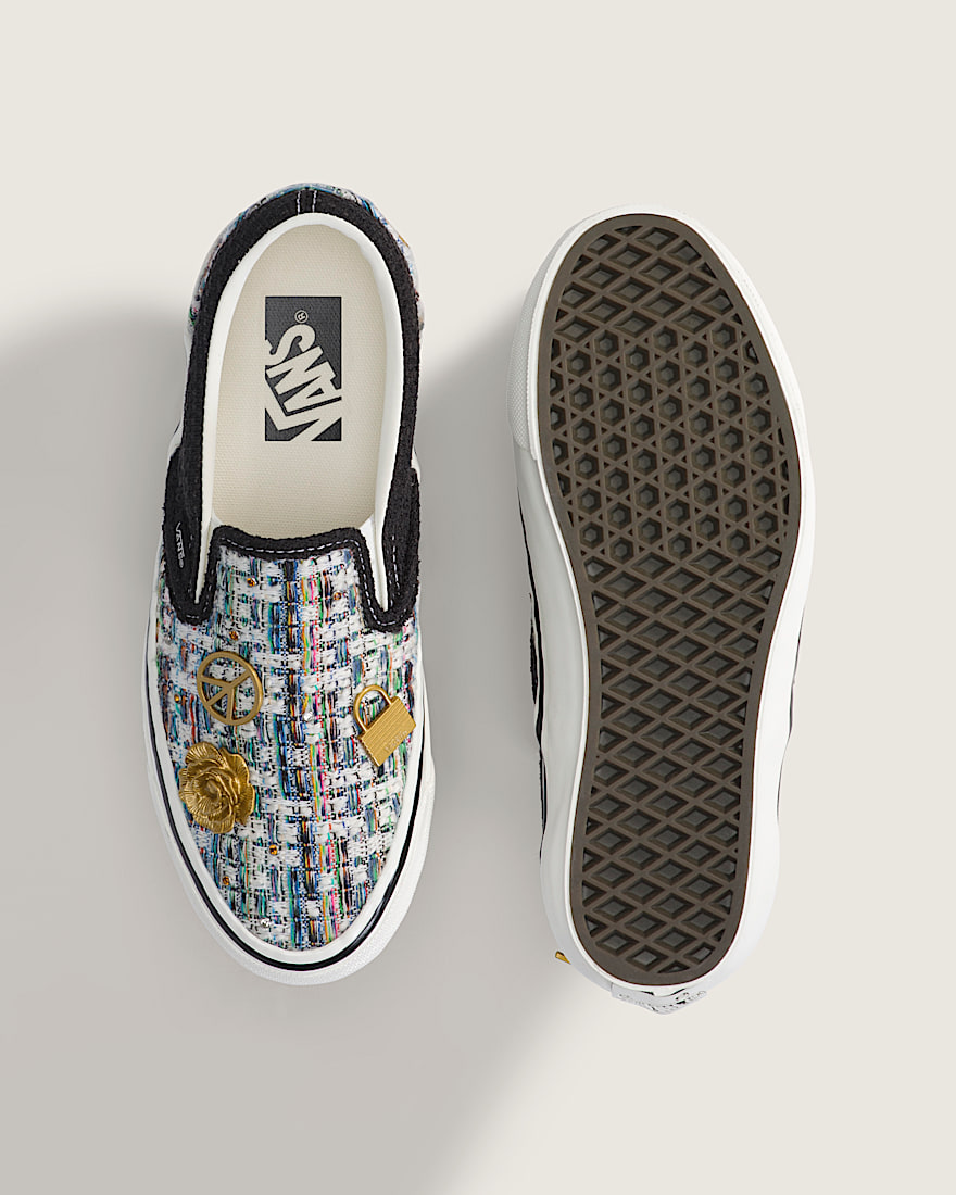 Premium Classic SlipOn Shoe VANS Black  White ALT2